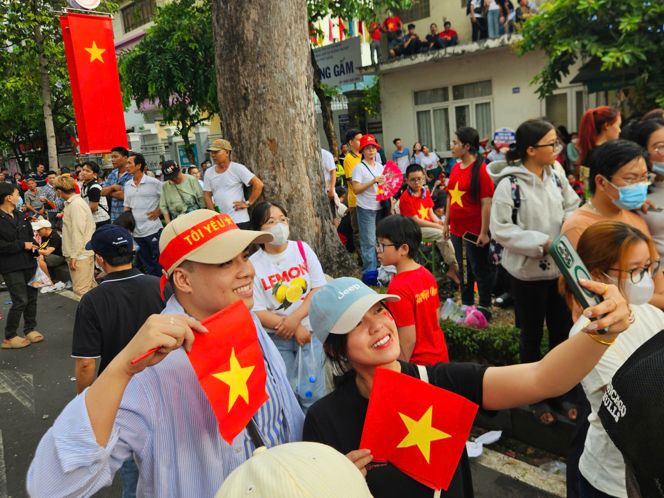 Dịp lễ 30-4: Du lịch TP HCM đ&oacute;n lượng kh&aacute;ch, doanh thu "khủng" - Ảnh 2.