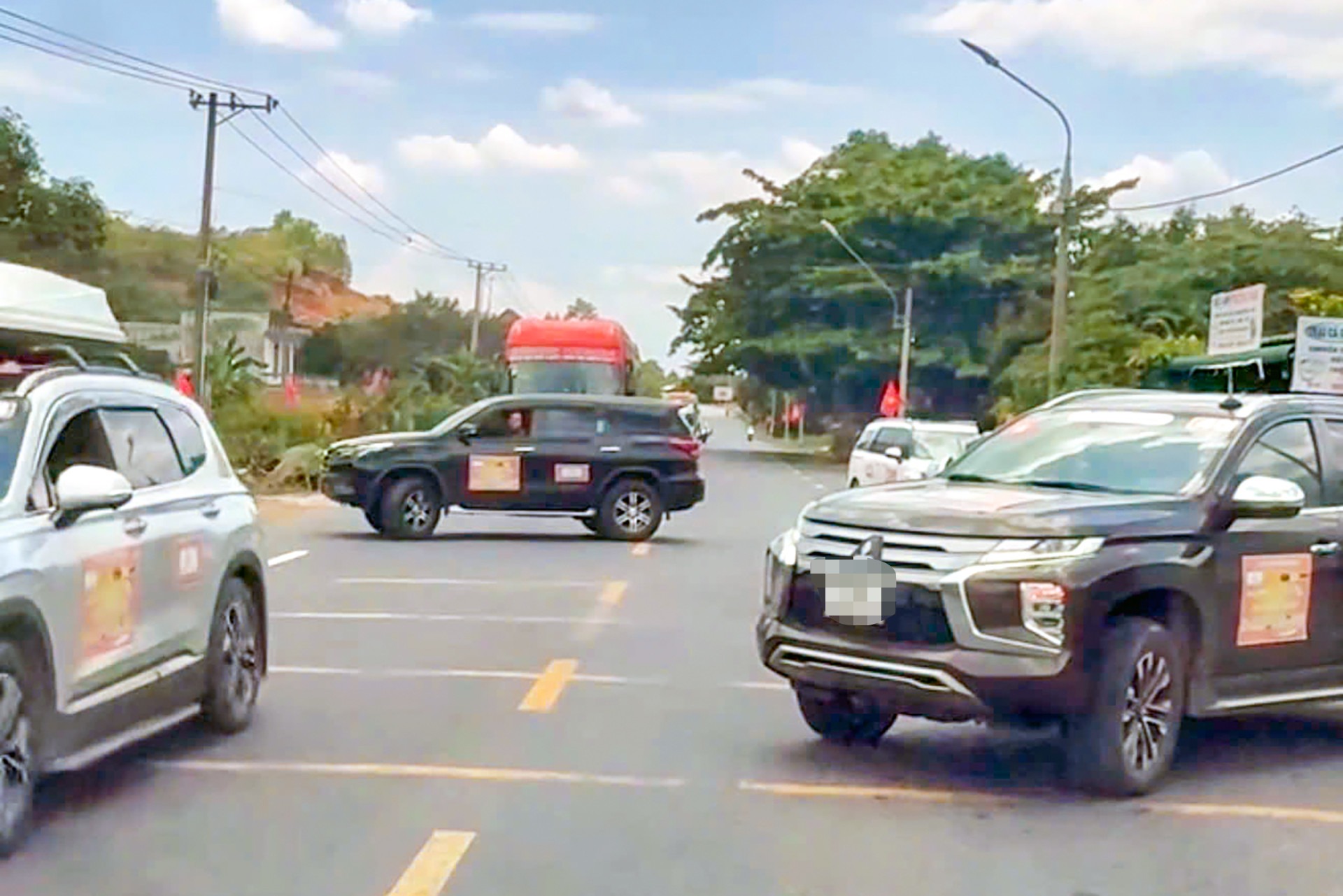 Th&ocirc;ng tin mới vụ chặn quốc lộ cho đo&agrave;n xe doanh nh&acirc;n qua đường- Ảnh 1.
