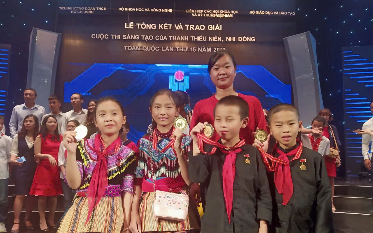 Bài dự thi cuộc thi viết "Người thầy kính yêu": Gieo mầm tài năng nơi cao nguyên đá