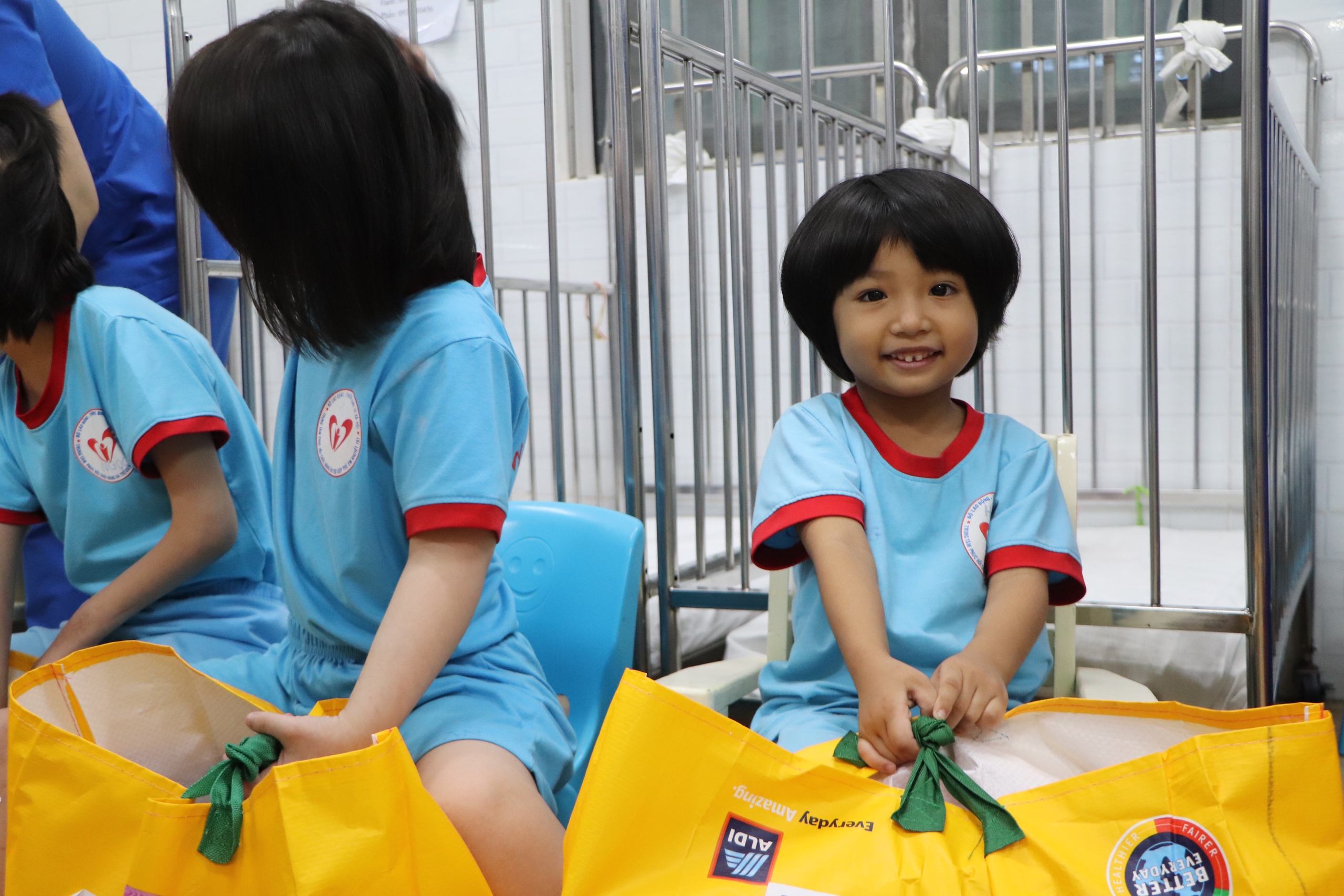 Đại lễ Vesak 2025: 230 suất qu&agrave; trao đến trẻ em khuyết tật- Ảnh 5.