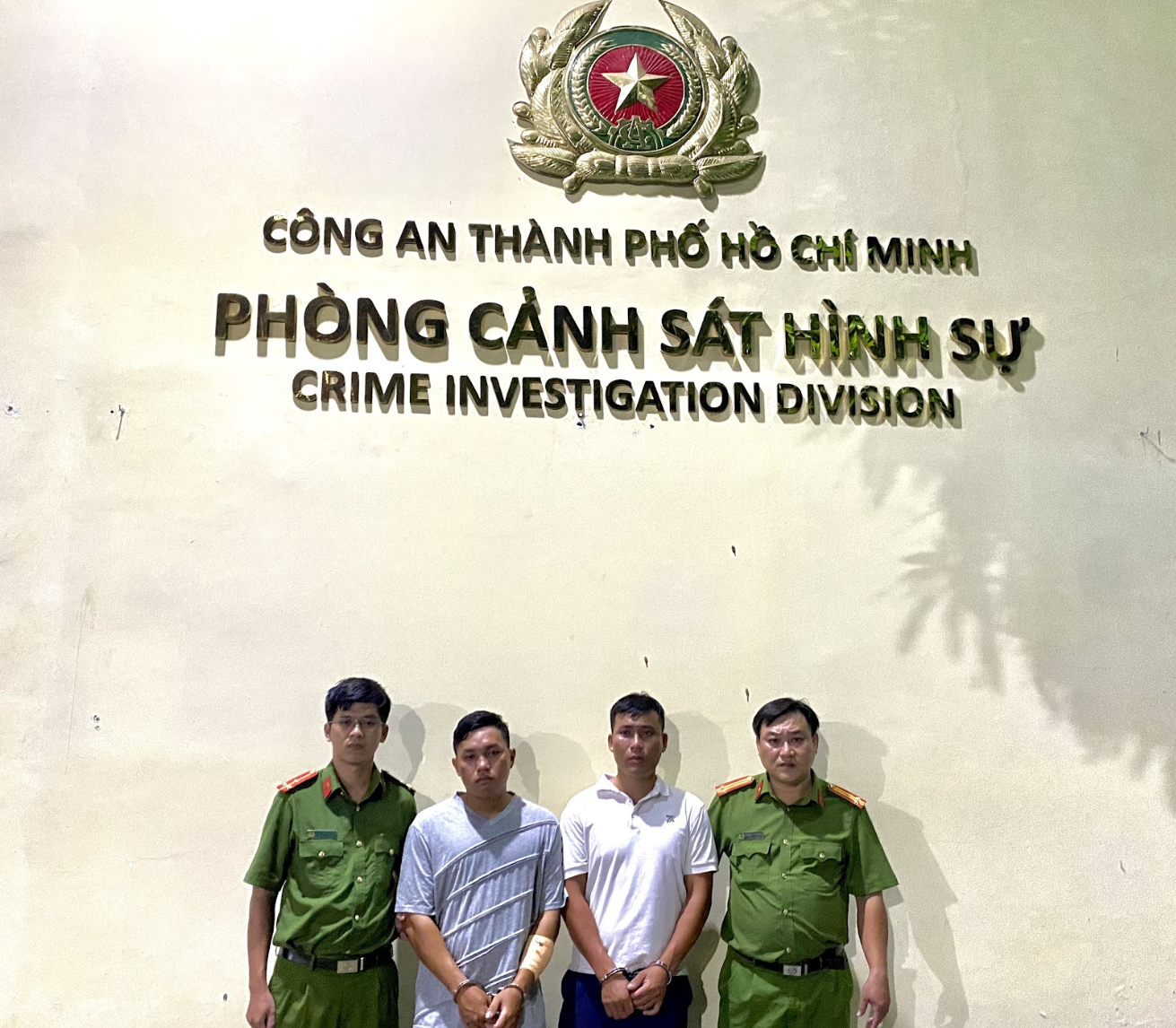Danh tính 2 anh em cướp tiệm vàng vừa bị Công an TP HCM bắt giữ- Ảnh 2.