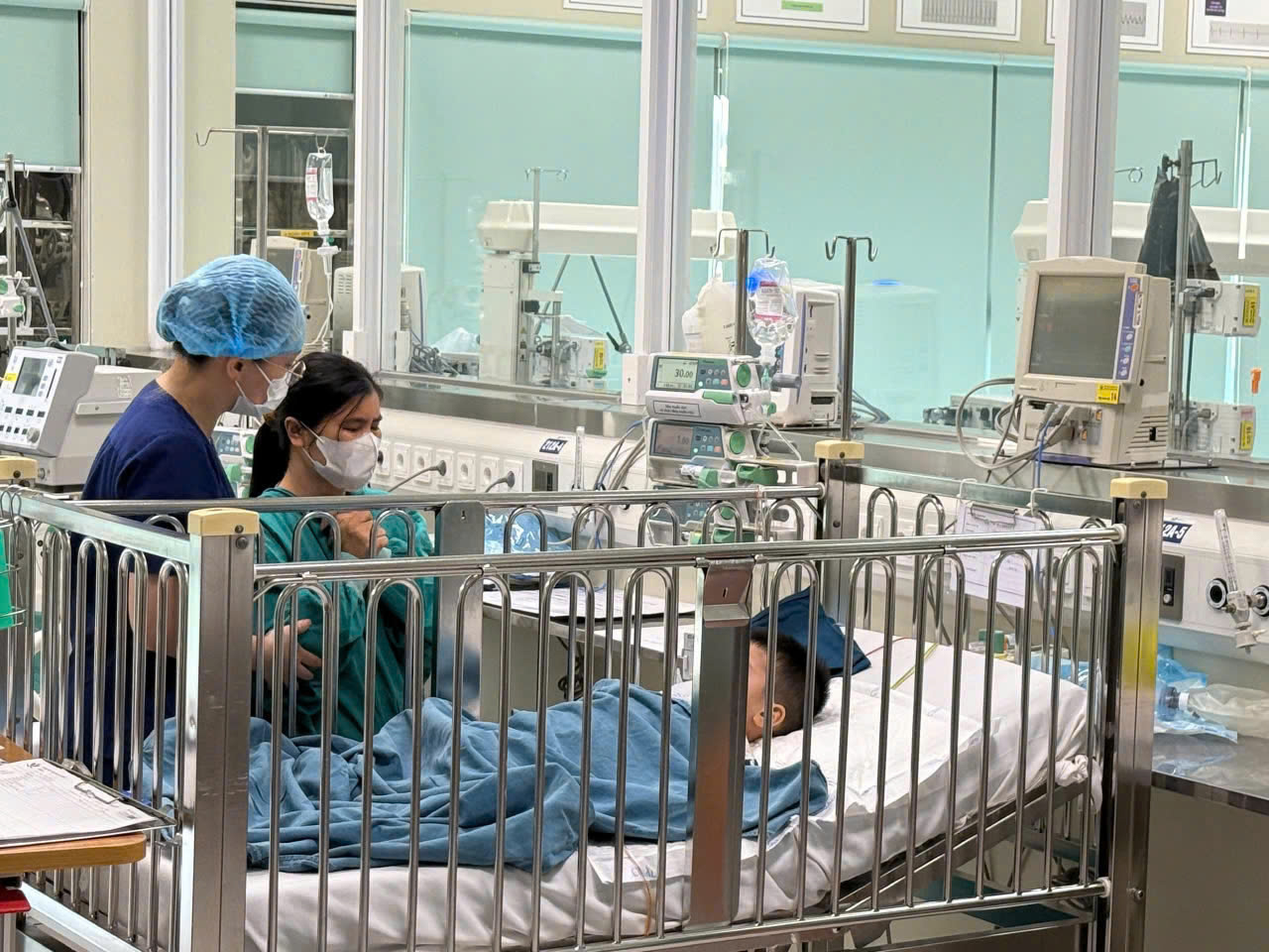 Chuyện không thể chấp nhận ở phòng cấp cứu - Ảnh 2.