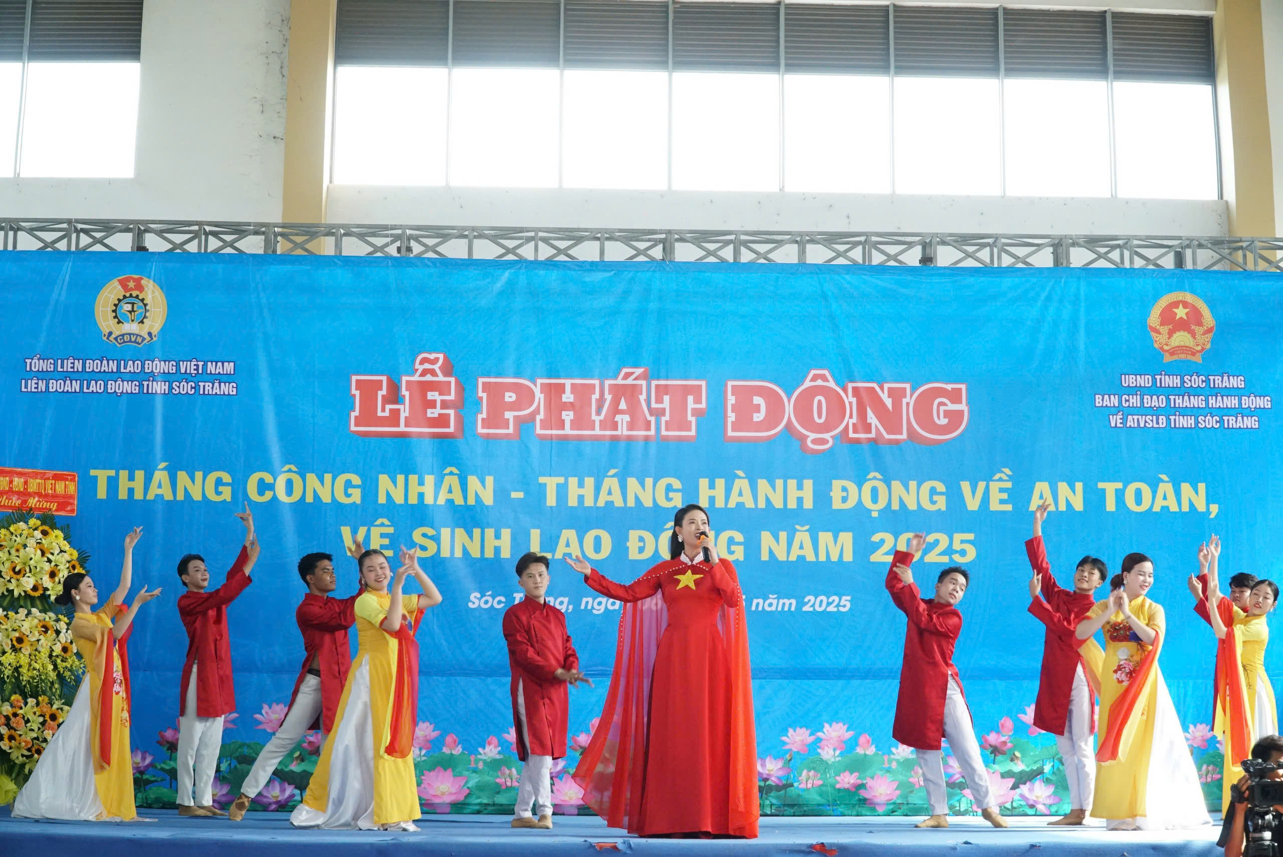 B&agrave;i h&aacute;t &ldquo;Viết tiếp c&acirc;u chuyện h&ograve;a b&igrave;nh&rdquo; xuất hiện tại sự kiện lớn ở S&oacute;c Trăng - Ảnh 5.