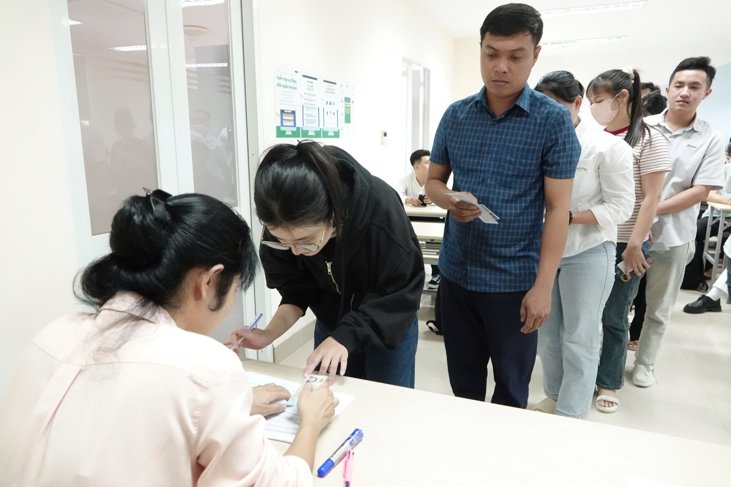 Hơn 22.000 lao động Việt Nam “tranh” 3.300 suất đi Hàn Quốc làm việc- Ảnh 1.