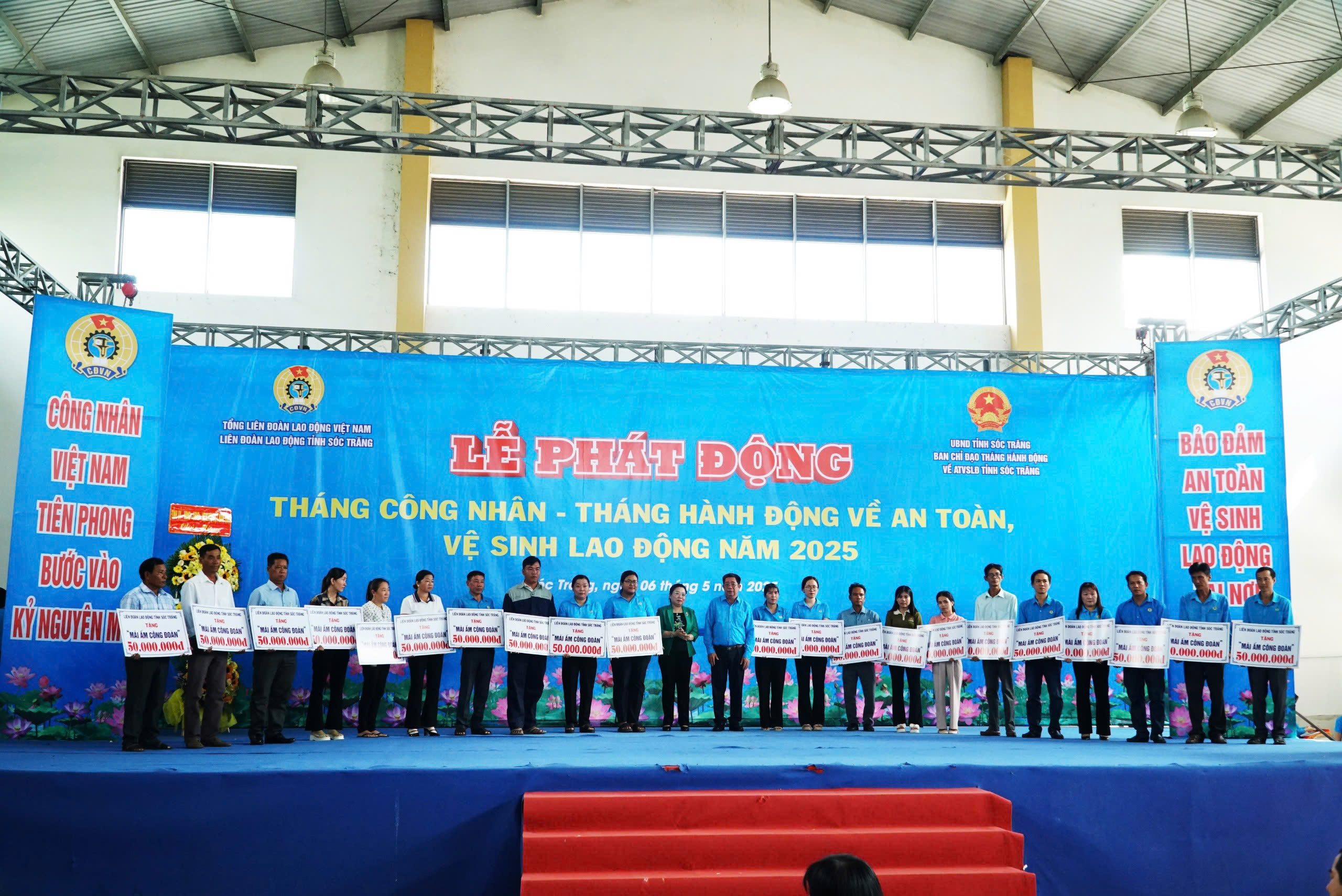 B&agrave;i h&aacute;t &ldquo;Viết tiếp c&acirc;u chuyện h&ograve;a b&igrave;nh&rdquo; xuất hiện tại sự kiện lớn ở S&oacute;c Trăng - Ảnh 10.