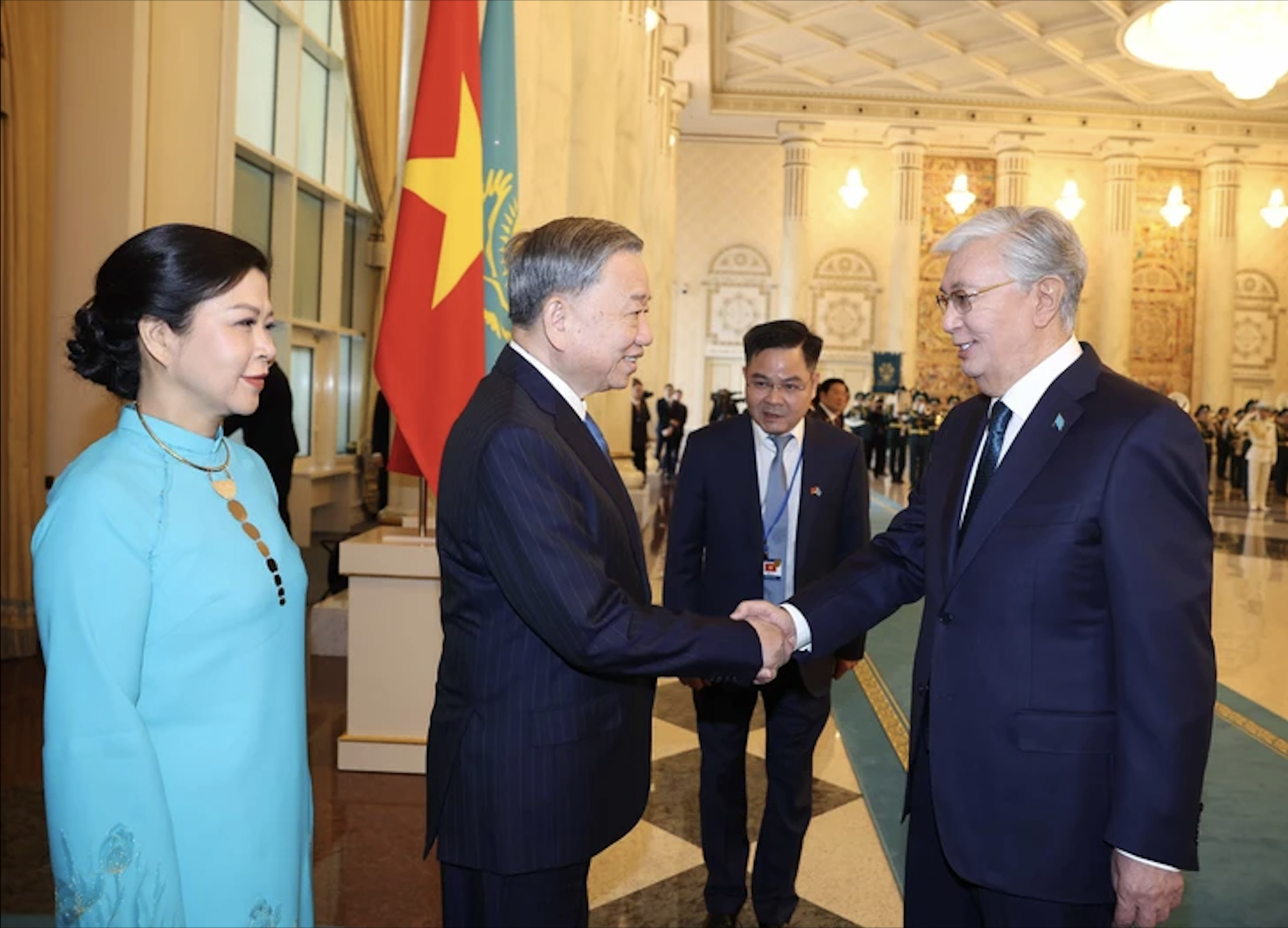 Lễ đ&oacute;n Tổng B&iacute; thư T&ocirc; L&acirc;m v&agrave; Phu nh&acirc;n thăm cấp Nh&agrave; nước Kazakhstan - Ảnh 2.