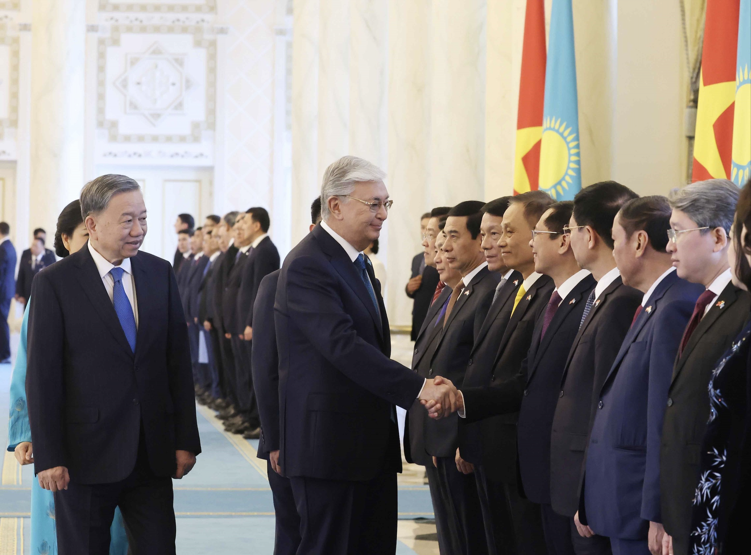 Lễ đ&oacute;n Tổng B&iacute; thư T&ocirc; L&acirc;m v&agrave; Phu nh&acirc;n thăm cấp Nh&agrave; nước Kazakhstan - Ảnh 5.