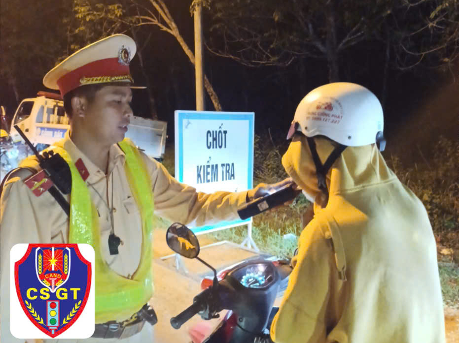 C&ocirc;ng an B&igrave;nh Dương xử l&yacute; nhiều "ma men" bất hợp t&aacute;c khi đo nồng độ cồn- Ảnh 2.