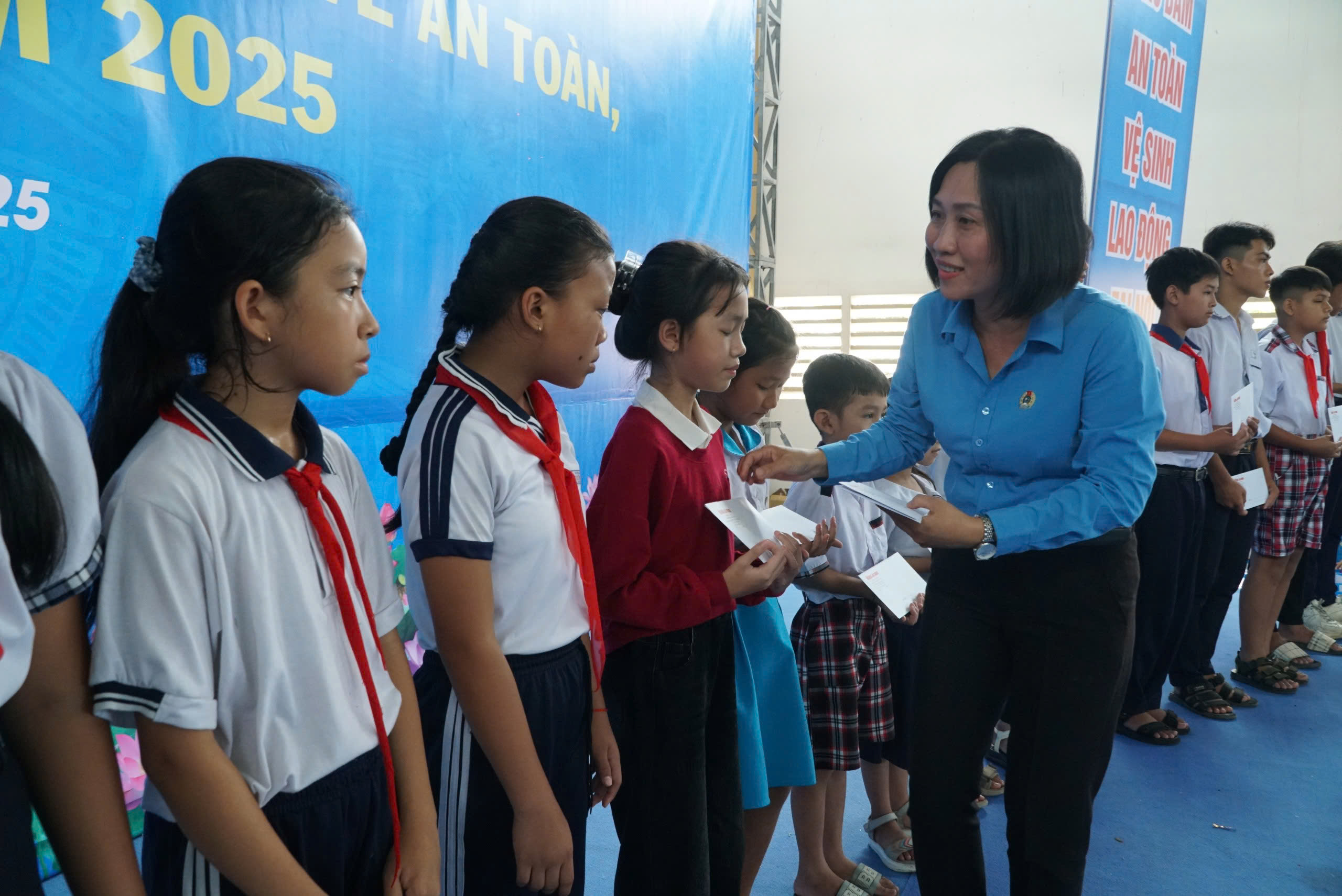 B&agrave;i h&aacute;t &ldquo;Viết tiếp c&acirc;u chuyện h&ograve;a b&igrave;nh&rdquo; xuất hiện tại sự kiện lớn ở S&oacute;c Trăng - Ảnh 15.