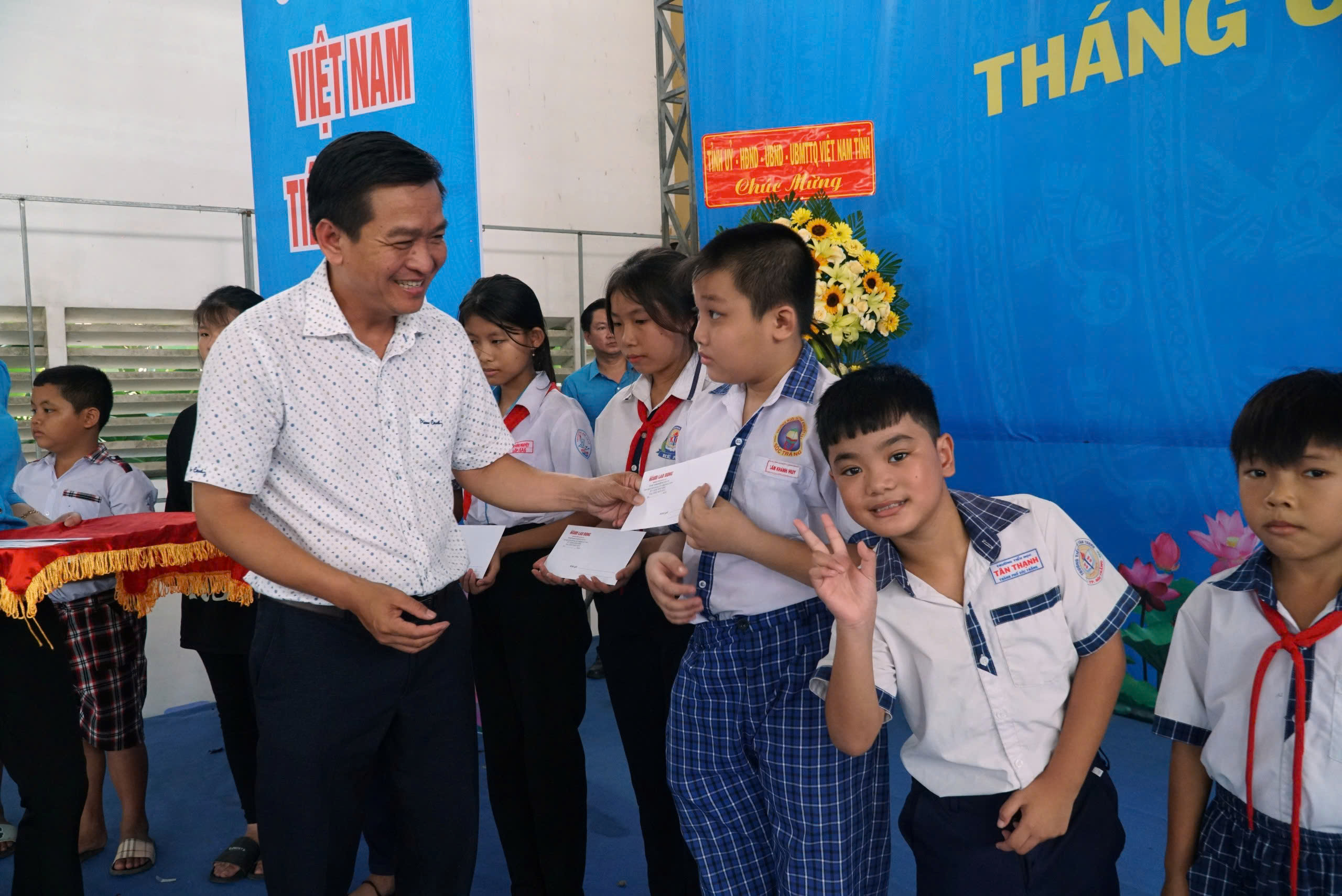 B&agrave;i h&aacute;t &ldquo;Viết tiếp c&acirc;u chuyện h&ograve;a b&igrave;nh&rdquo; xuất hiện tại sự kiện lớn ở S&oacute;c Trăng - Ảnh 16.
