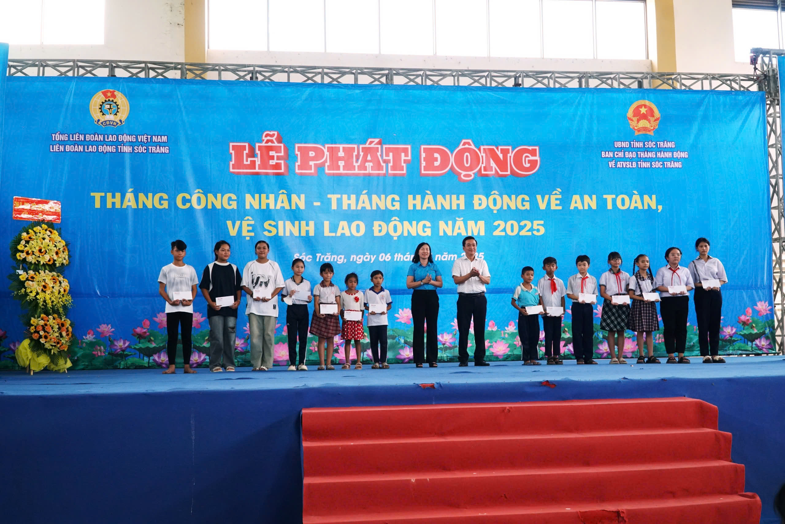 B&agrave;i h&aacute;t &ldquo;Viết tiếp c&acirc;u chuyện h&ograve;a b&igrave;nh&rdquo; xuất hiện tại sự kiện lớn ở S&oacute;c Trăng - Ảnh 17.