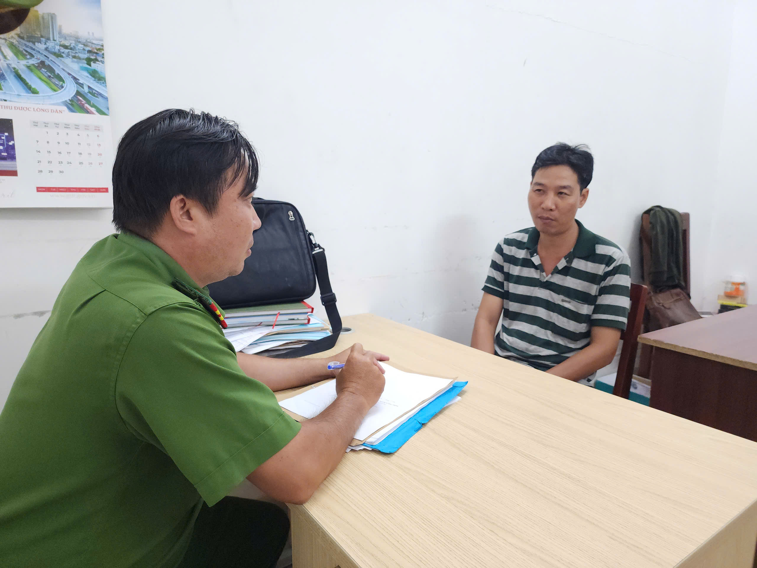Cần Thơ: Danh t&iacute;nh người đ&agrave;n &ocirc;ng bẻ g&atilde;y cần gạt nước khiến t&agrave;i xế kh&ocirc;ng d&aacute;m xuống xe - Ảnh 1.