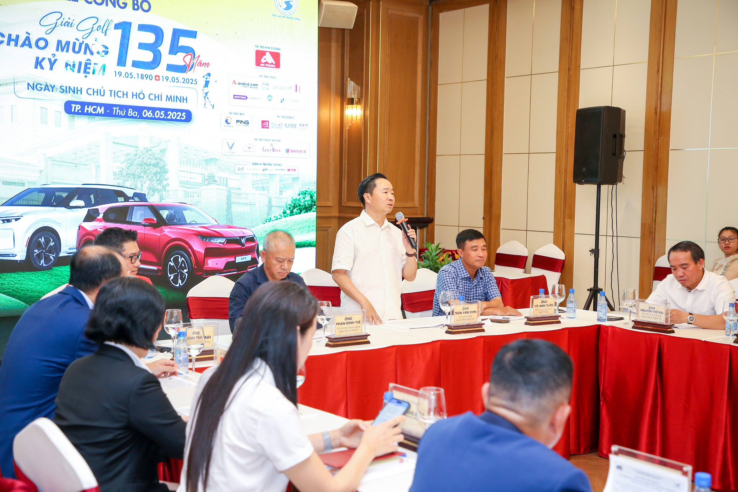 C&acirc;u lạc bộ Golf Doanh nh&acirc;n Nghệ Tĩnh tổ chức giải kỷ niệm ng&agrave;y sinh Hồ Chủ tịch- Ảnh 1.