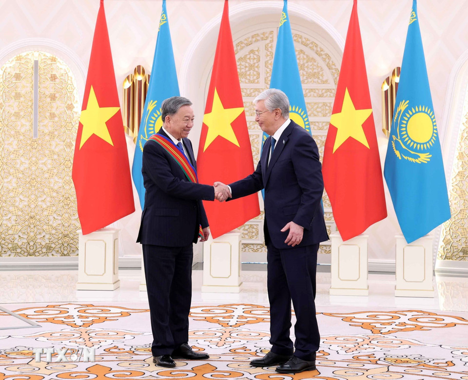 Kazakhstan tặng Tổng B&iacute; thư T&ocirc; L&acirc;m Hu&acirc;n chương Hữu nghị Dostyk hạng nhất - Ảnh 6.
