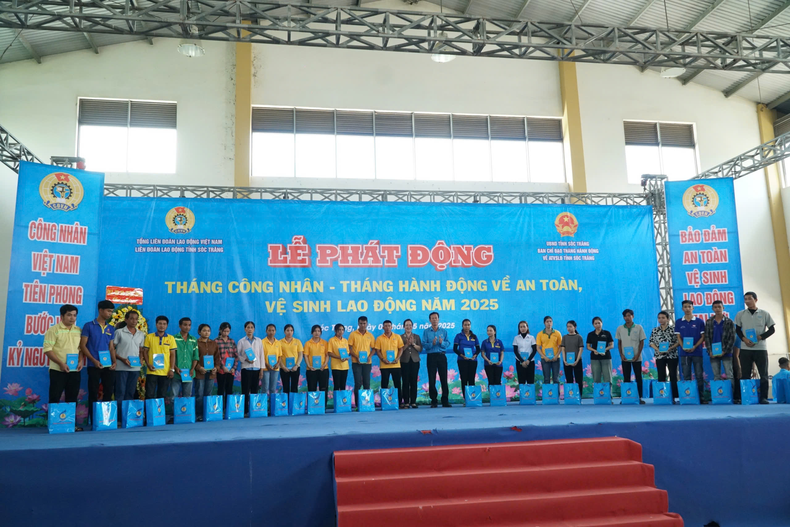 B&agrave;i h&aacute;t &ldquo;Viết tiếp c&acirc;u chuyện h&ograve;a b&igrave;nh&rdquo; xuất hiện tại sự kiện lớn ở S&oacute;c Trăng - Ảnh 14.