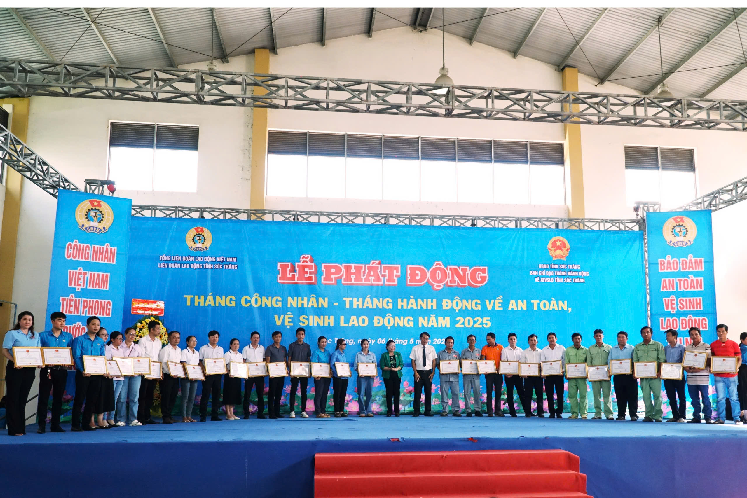 B&agrave;i h&aacute;t &ldquo;Viết tiếp c&acirc;u chuyện h&ograve;a b&igrave;nh&rdquo; xuất hiện tại sự kiện lớn ở S&oacute;c Trăng - Ảnh 12.
