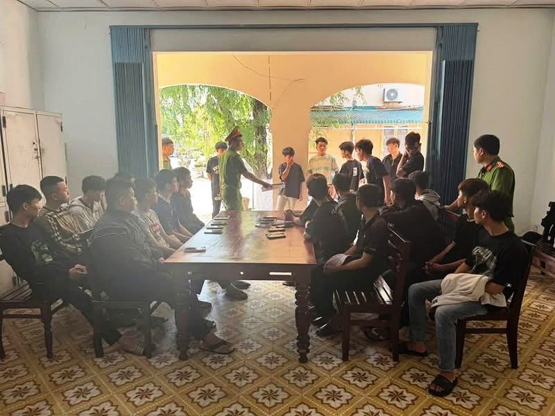 31 đối tượng che biển số xe khi tham gia hỗn chiến bị khởi tố - Ảnh 1.