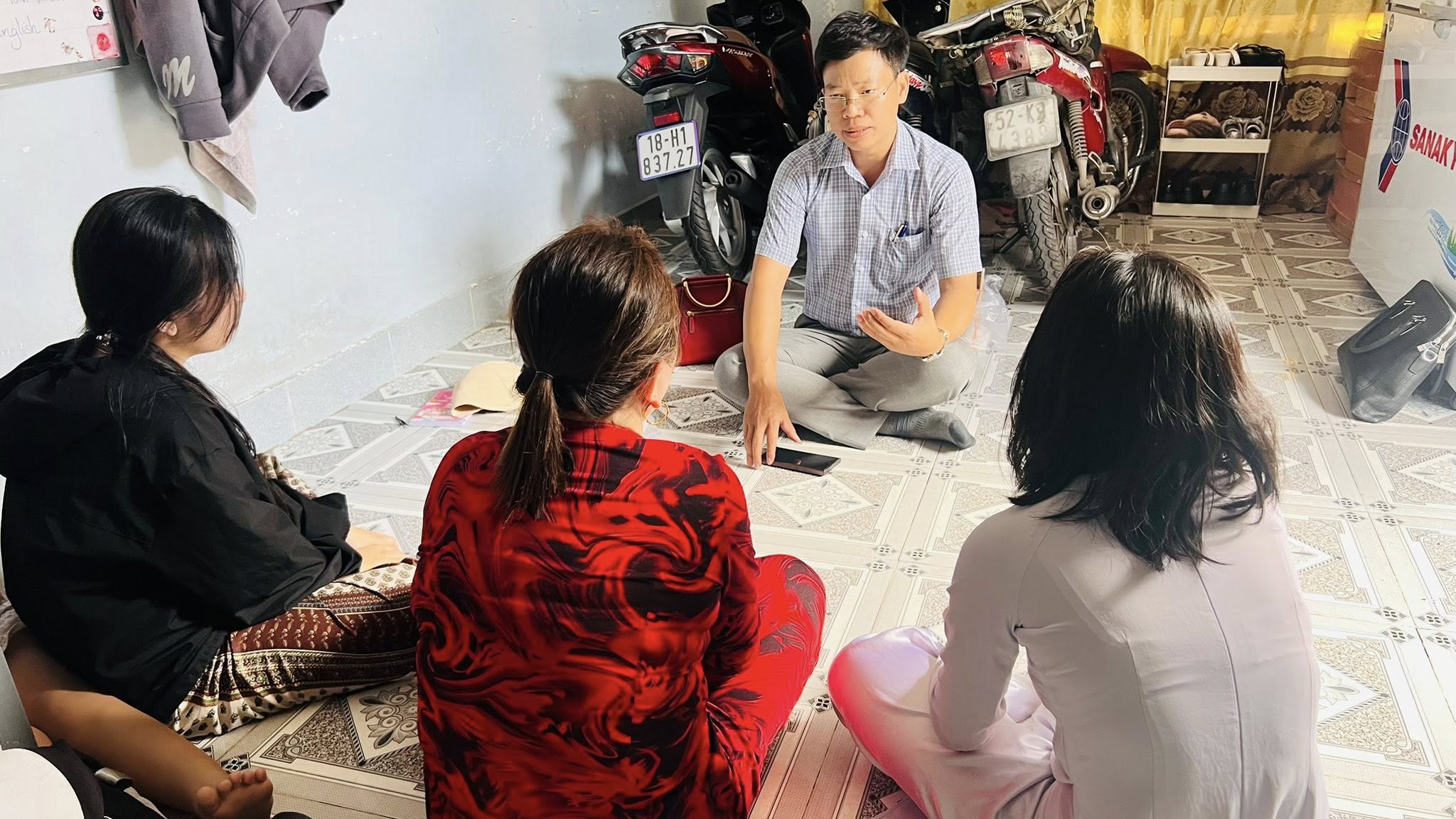 TP HCM: Khởi tố vụ án hai con gái tố cha ruột hiếp dâm- Ảnh 1.