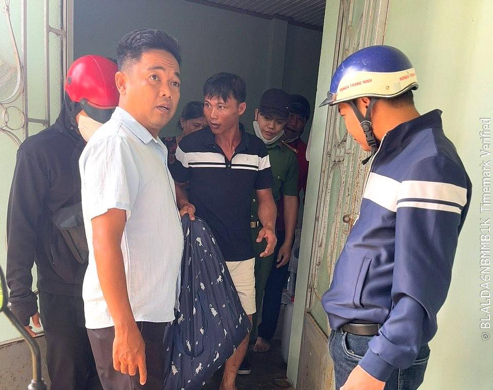 M&acirc;u thuẫn trong l&uacute;c ăn nhậu, nam thanh ni&ecirc;n d&ugrave;ng c&acirc;y sắt đ&aacute;nh v&agrave;o đầu bạn- Ảnh 1.