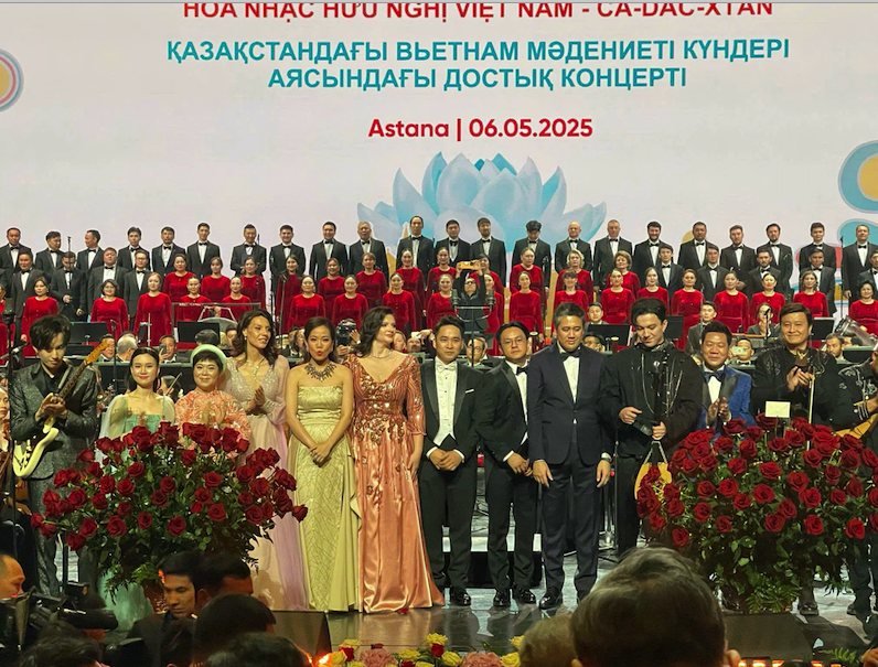 Tổng B&iacute; thư T&ocirc; L&acirc;m dự chương tr&igrave;nh h&ograve;a nhạc hữu nghị Việt Nam - Kazakhstan- Ảnh 2.