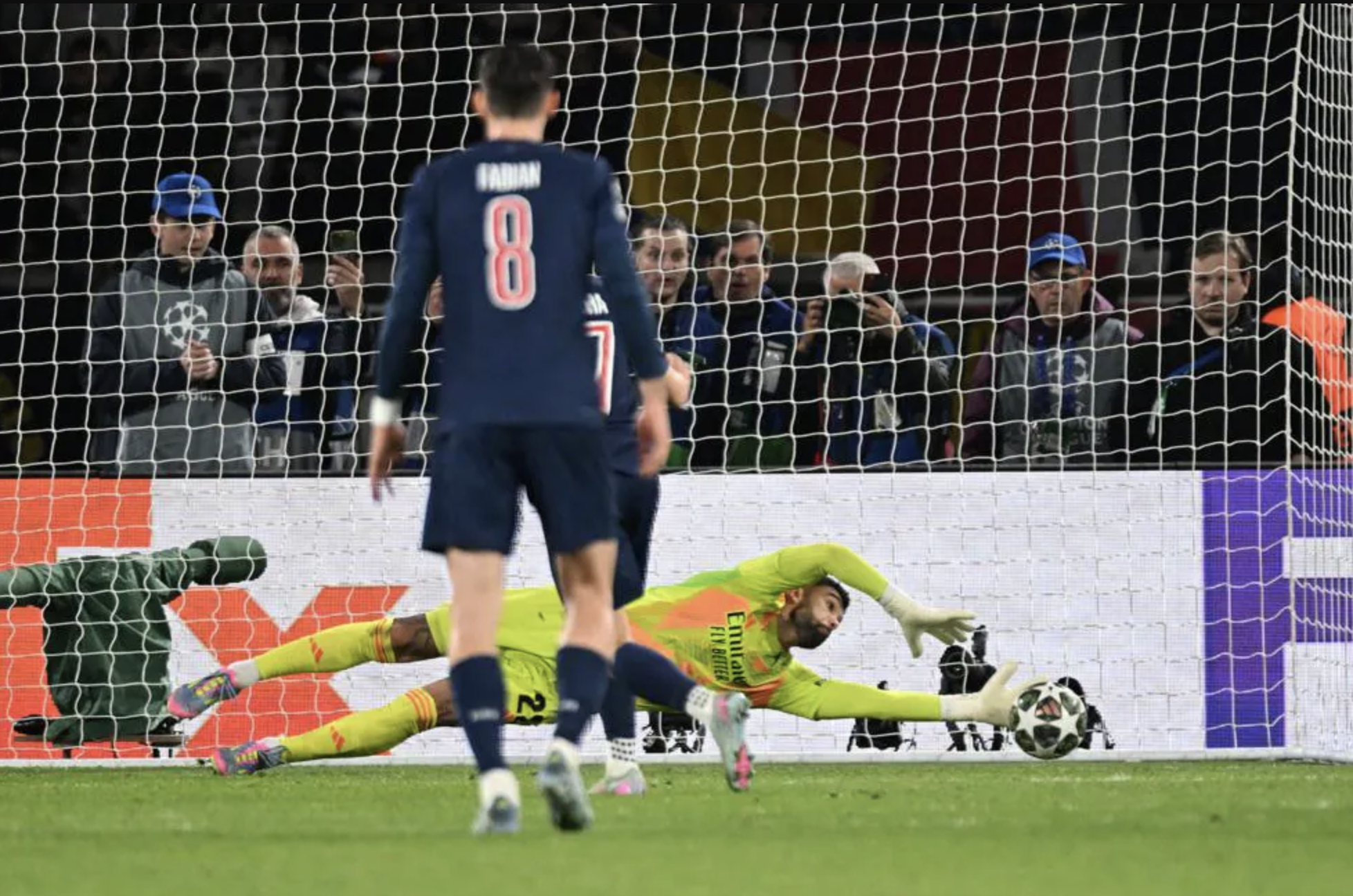 Arsenal thua bạc nhược, PSG vỡ &ograve;a v&eacute; chung kết Champions League- Ảnh 5.