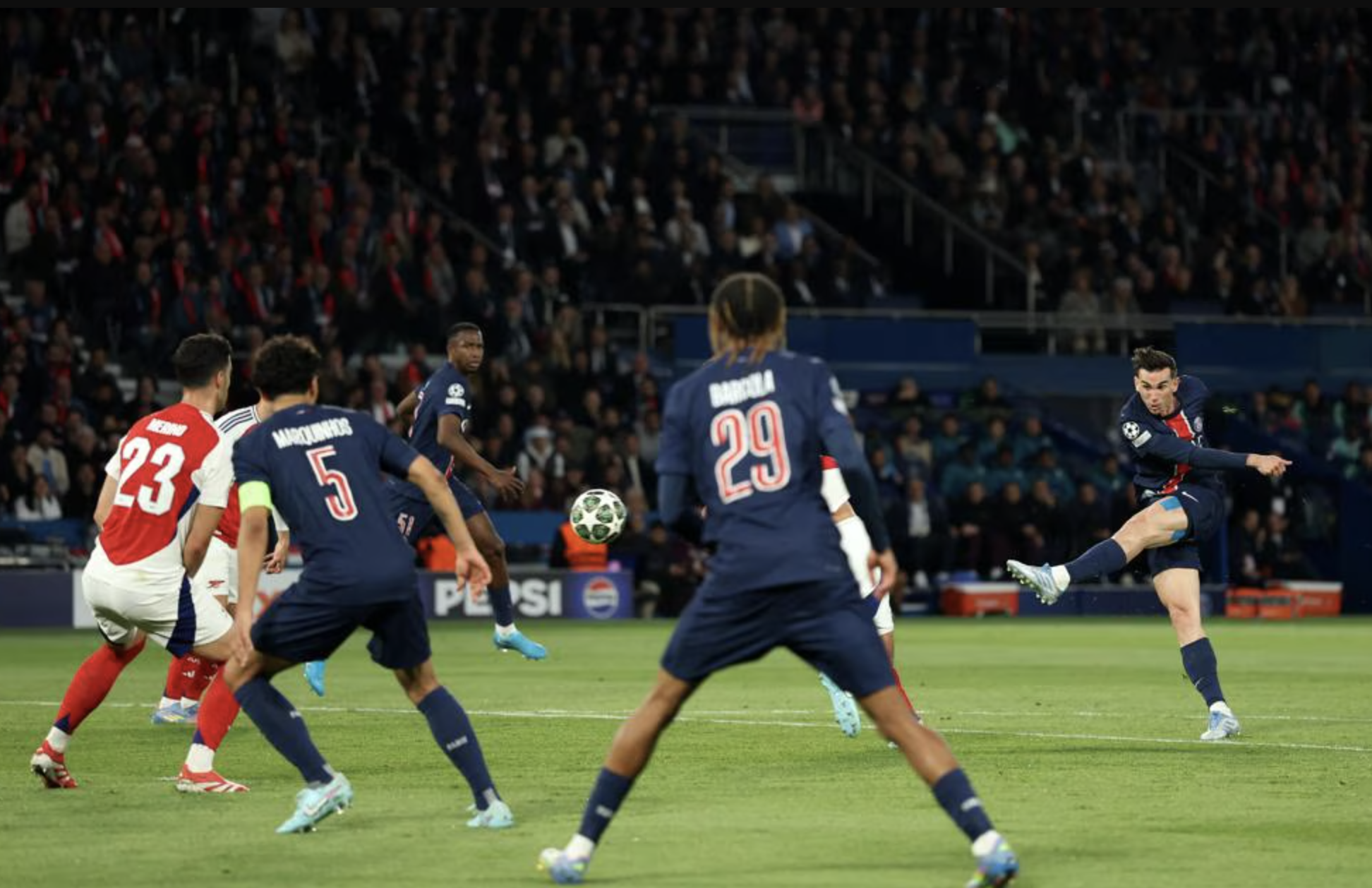 Arsenal thua bạc nhược, PSG vỡ &ograve;a v&eacute; chung kết Champions League- Ảnh 3.