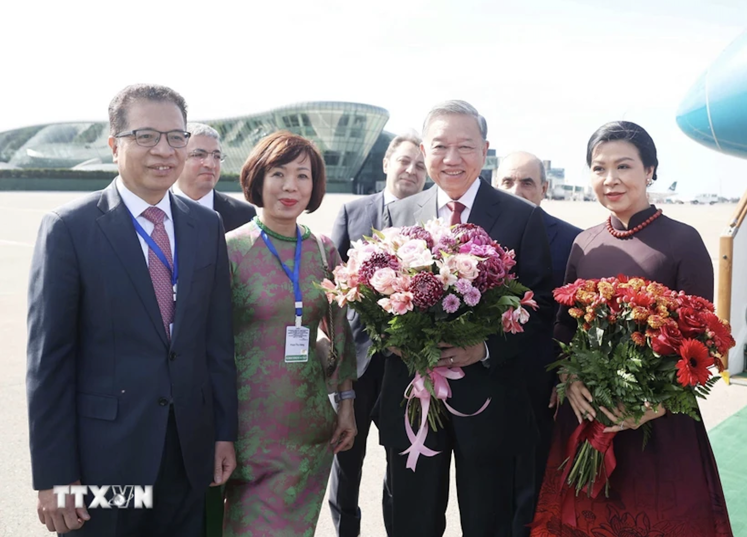 Tổng B&iacute; thư T&ocirc; L&acirc;m v&agrave; Phu nh&acirc;n bắt đầu thăm cấp Nh&agrave; nước Cộng h&ograve;a Azerbaijan - Ảnh 2.