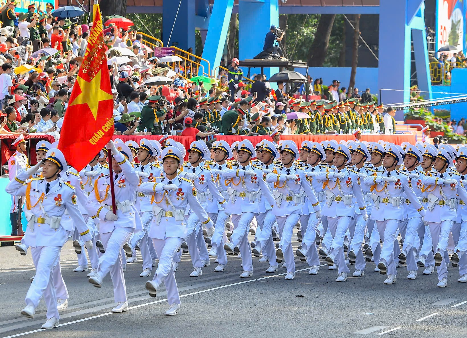 KỶ NIỆM 70 NĂM NGÀY THÀNH LẬP HẢI QUÂN NHÂN DÂN VIỆT NAM (7.5.1955 - 7.5.2025): Lời thề giữa trùng khơi - Ảnh 2.