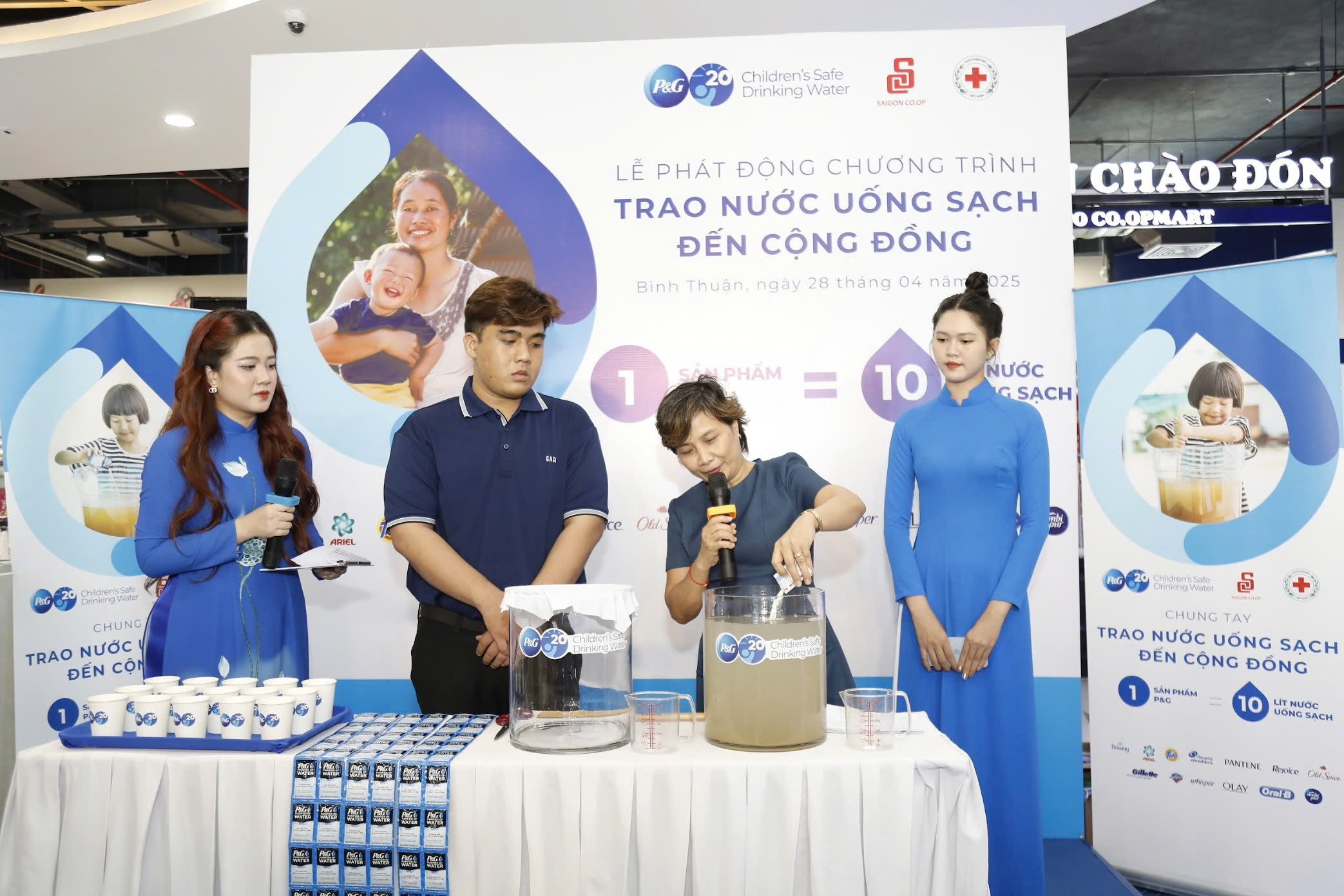 P&G Việt Nam v&agrave; Saigon Co.op trao 3 triệu l&iacute;t nước uống sạch cho cộng đồng- Ảnh 1.