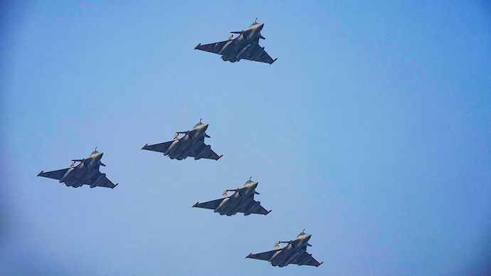 Pakistan tuy&ecirc;n bố bắn hạ m&aacute;y bay chiến đấu "khủng", Ấn Độ chưa l&ecirc;n tiếng- Ảnh 1.