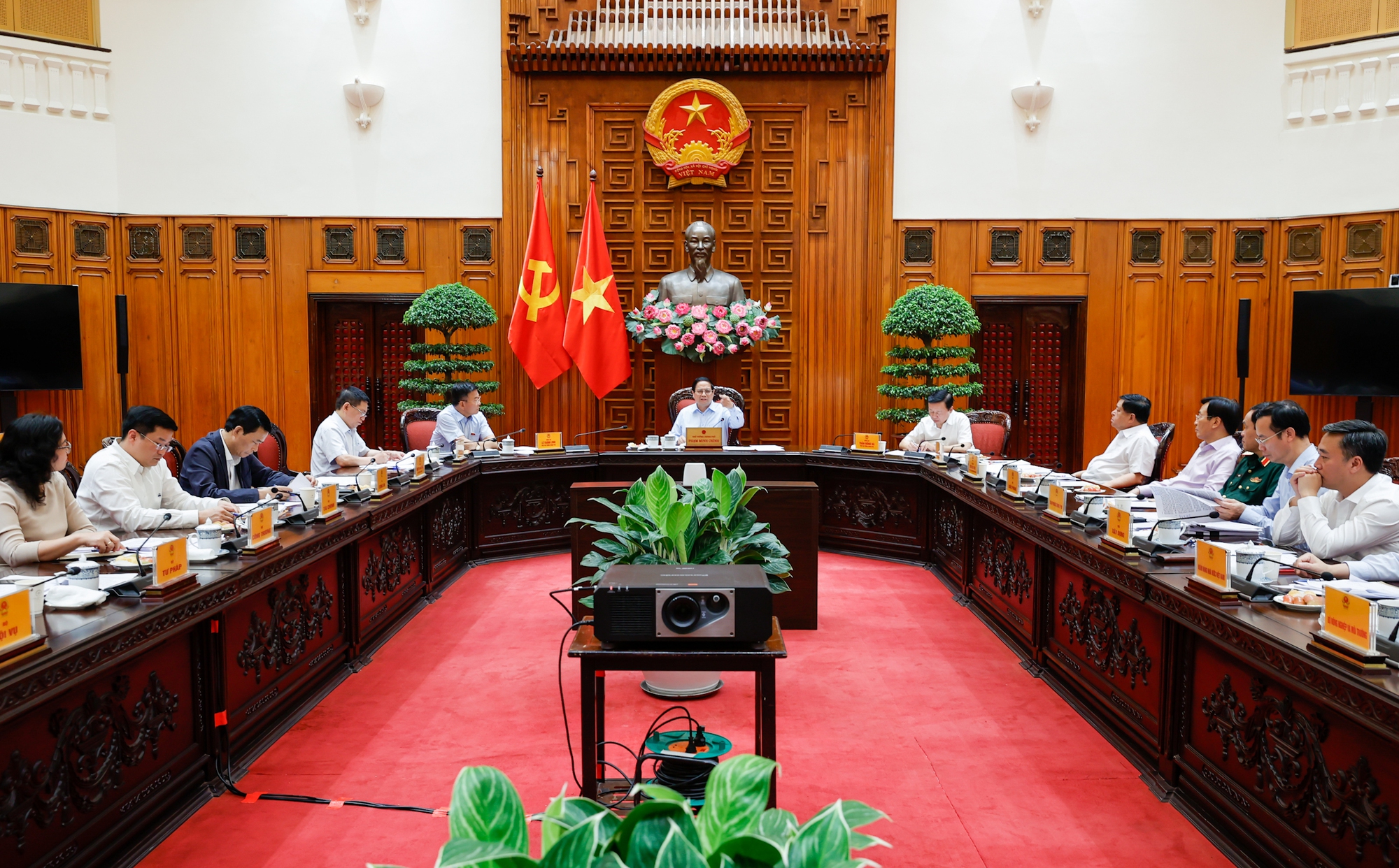 Thủ tướng: Cụ thể hoá việc cho phép doanh nghiệp chủ động khắc phục sai phạm, thiệt hại- Ảnh 2.