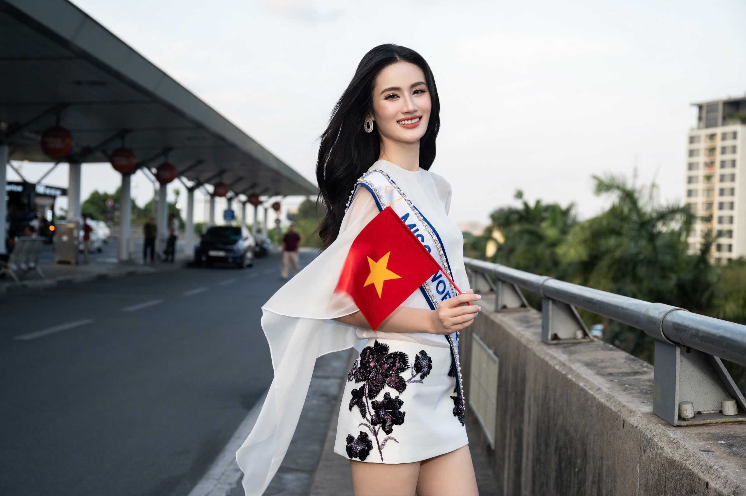 Hoa hậu &Yacute; Nhi mang hơn 160 kg h&agrave;nh l&yacute; đến Ấn Độ thi Miss World   - Ảnh 3.