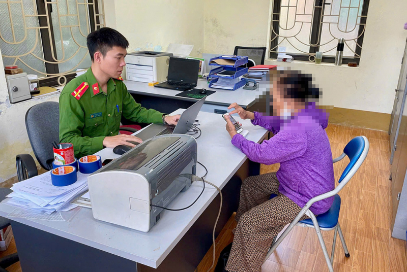 Su&yacute;t mất 200 triệu đồng sau khi nghe cuộc gọi video đọc lệnh khởi tố - Ảnh 1.