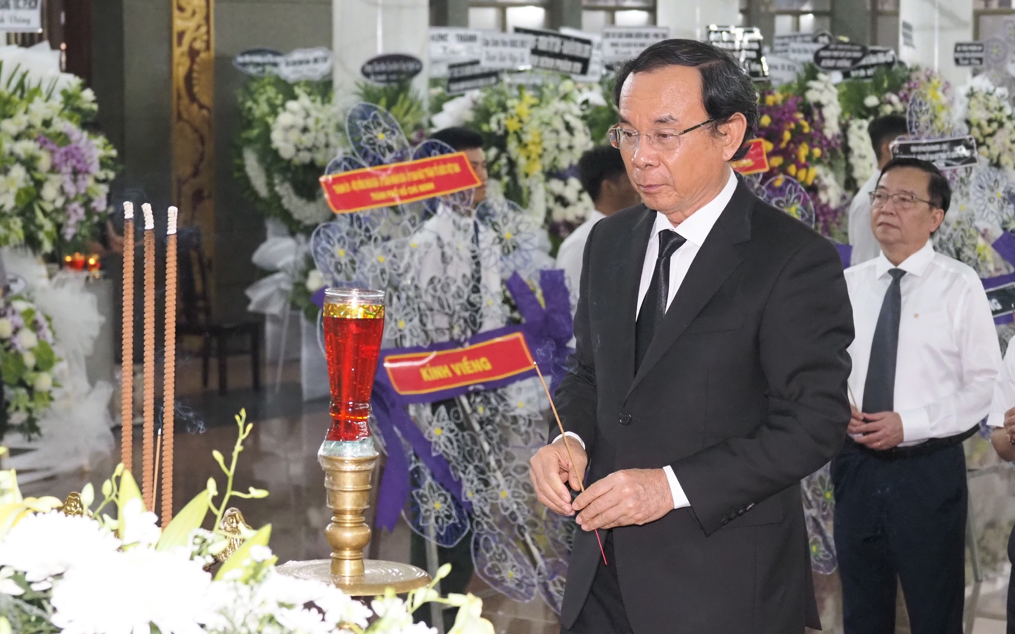 Bí thư Thành ủy TP HCM Nguyễn Văn Nên viếng tang GS-TS Đặng Lương Mô