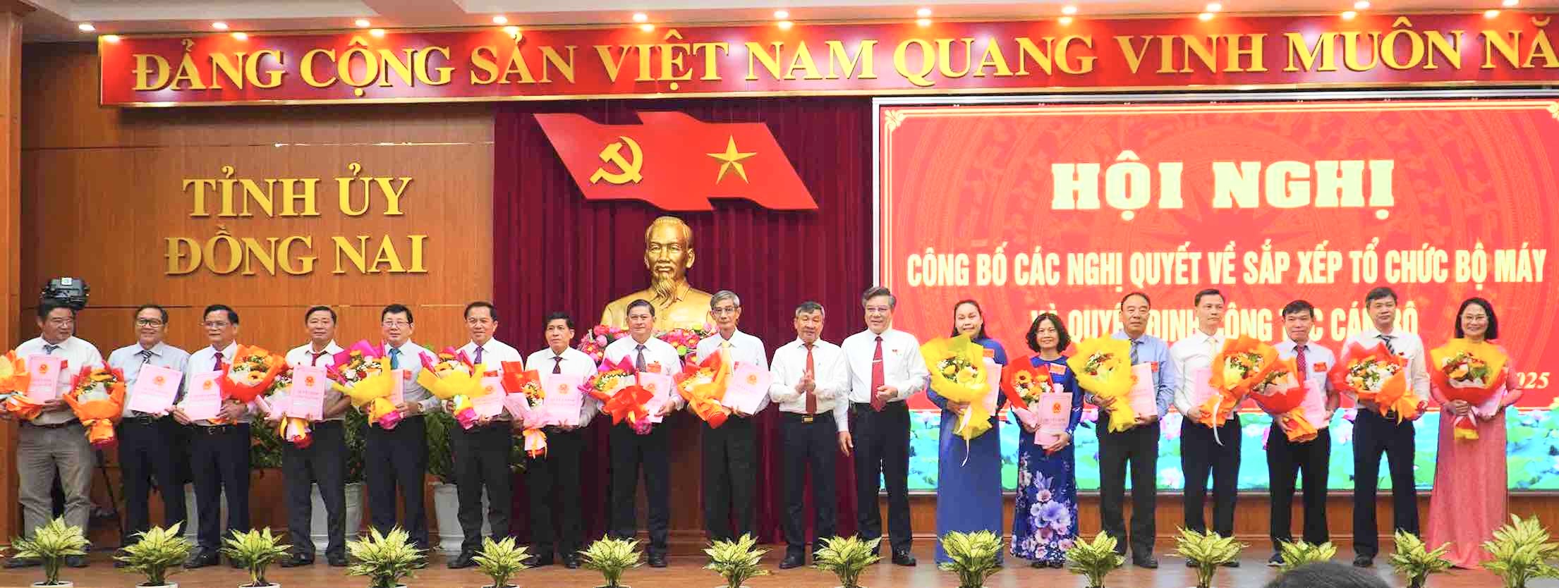 Gần 100 cán bộ ở Đồng Nai xin nghỉ hưu trước tuổi và xin thôi việc- Ảnh 1.