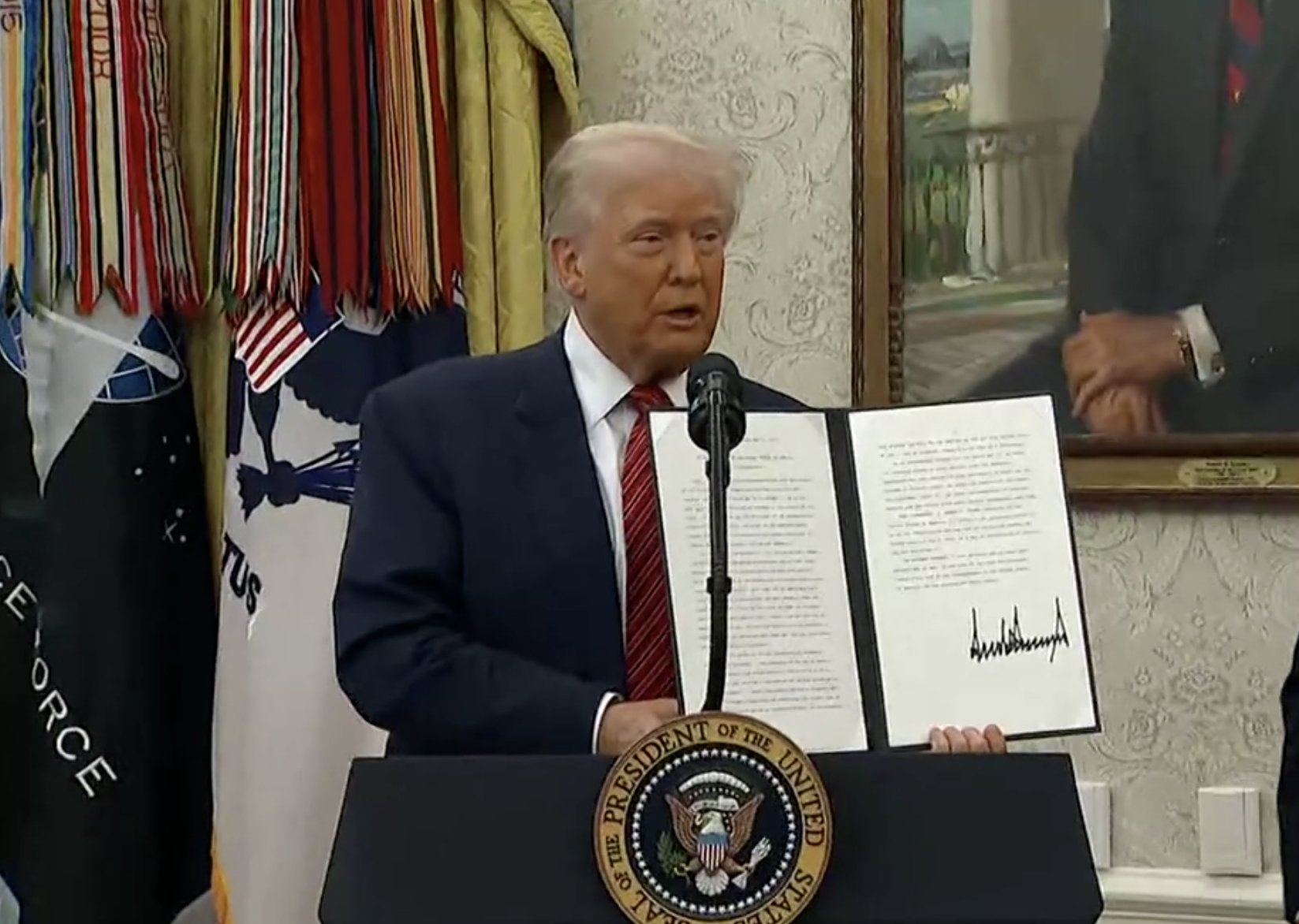 Tổng thống Donald Trump cứng rắn với Trung Quốc trước thềm đ&agrave;m ph&aacute;n- Ảnh 1.