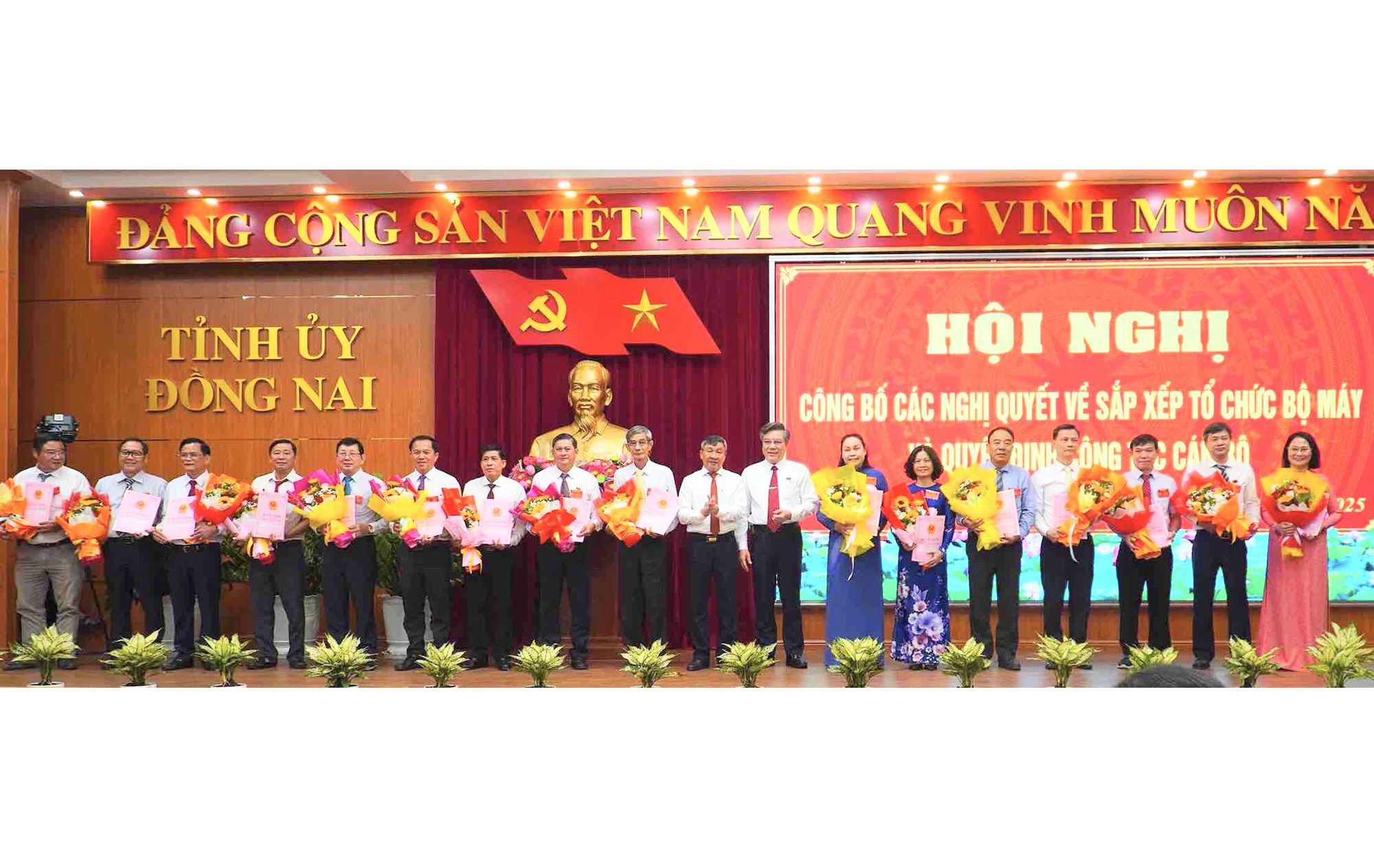 Gần 100 cán bộ ở Đồng Nai xin nghỉ hưu trước tuổi và xin thôi việc