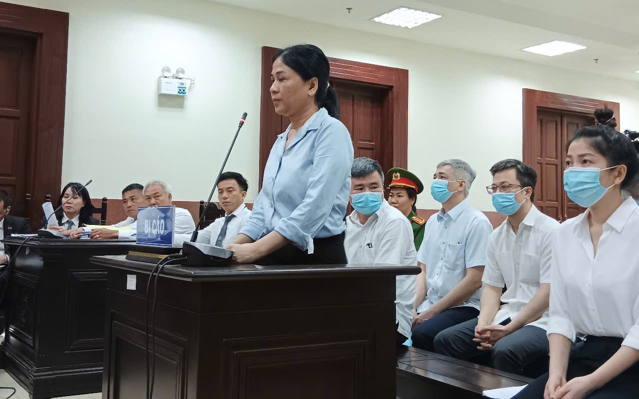 Khi hào quang tắt trước vành móng ngựa