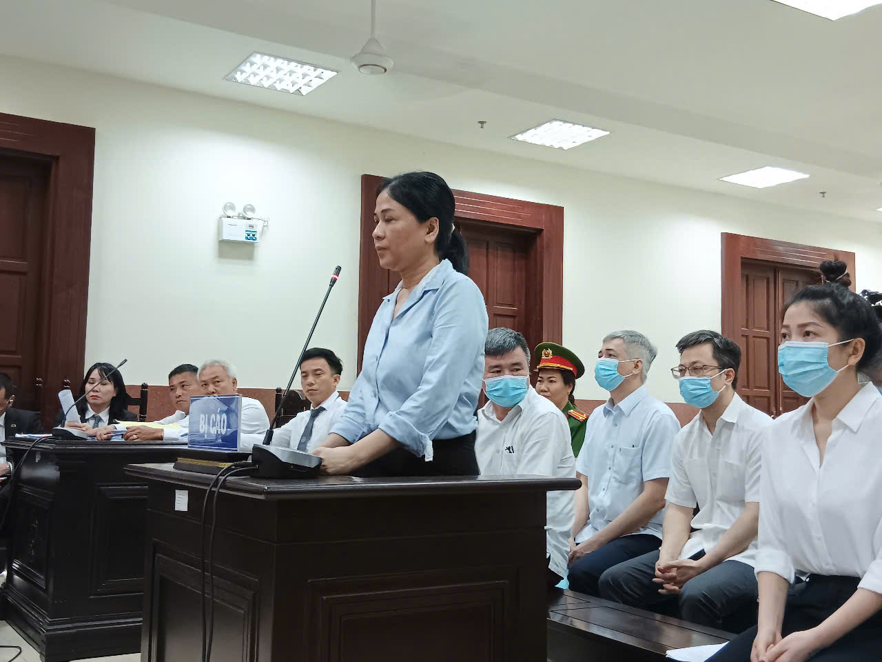 Khi hào quang tắt trước vành móng ngựa - Ảnh 1.