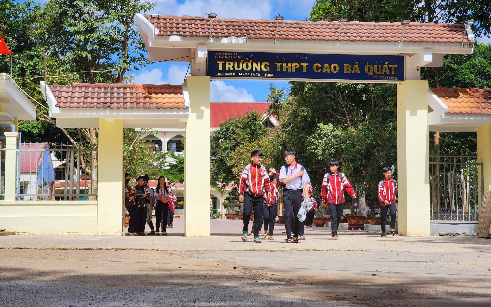 Làm rõ vụ nhiều học sinh lớp 12 tại 1 trường "tự nguyện" xin nghỉ học