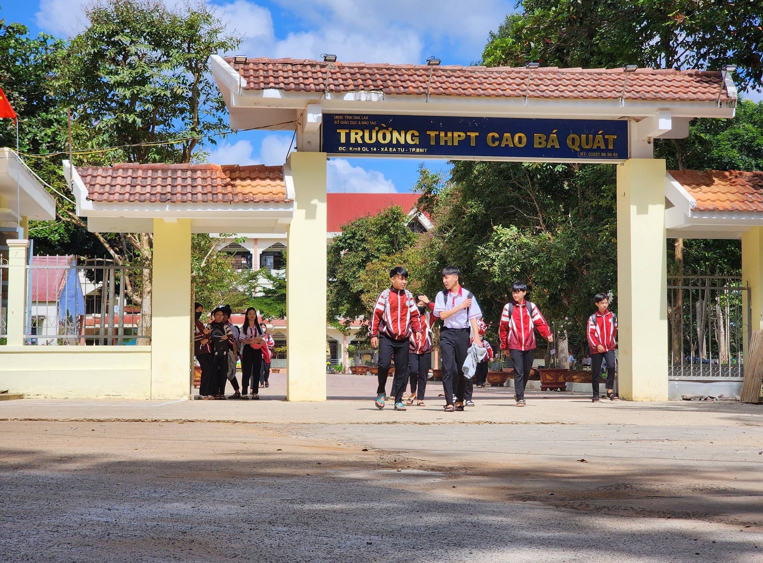 L&agrave;m r&otilde; vụ nhiều học sinh lớp 12 tại 1 trường "tự nguyện" xin nghỉ học- Ảnh 1.