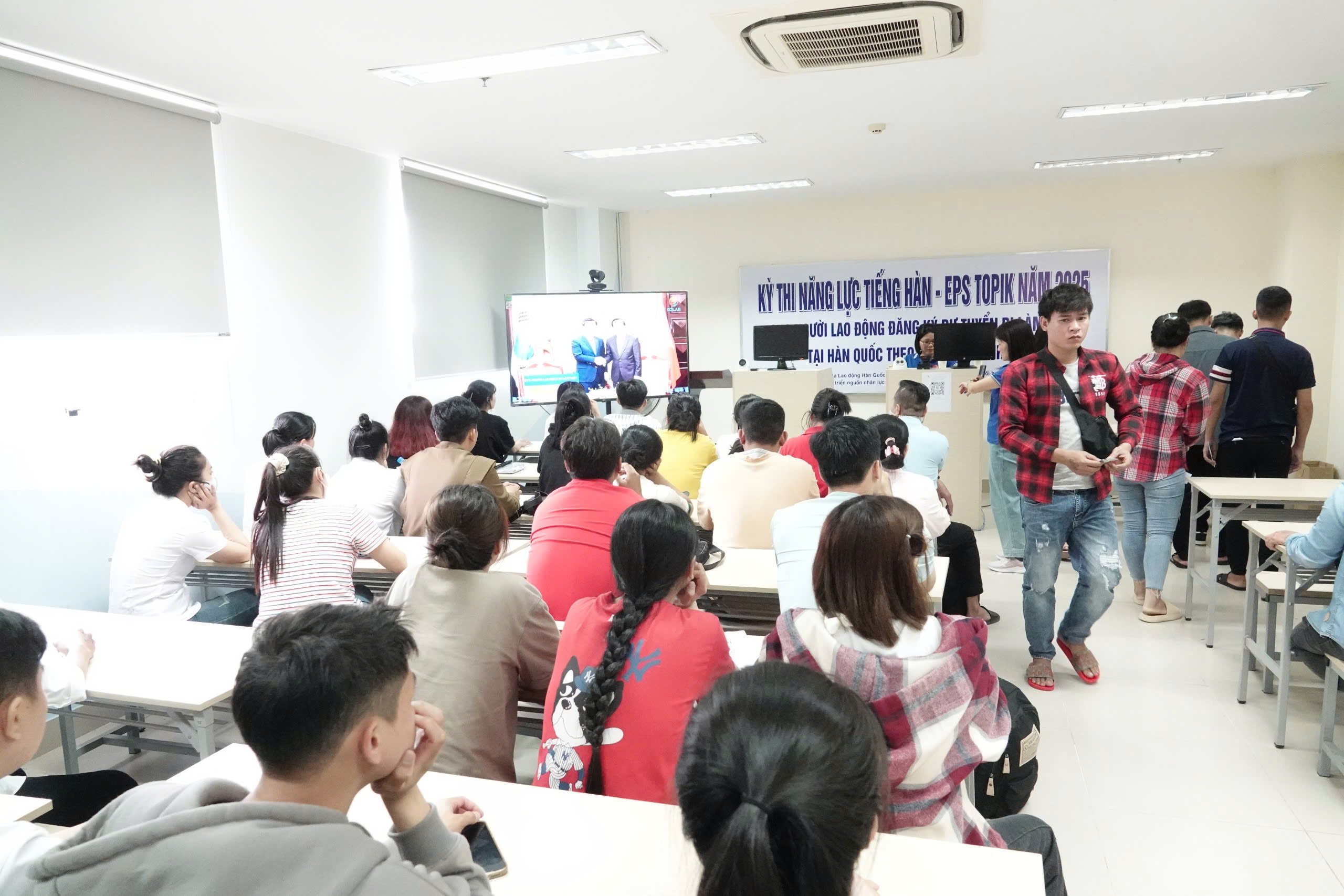 Vì sao hàng chục ngàn lao động "tranh suất" đi Hàn Quốc?- Ảnh 1.