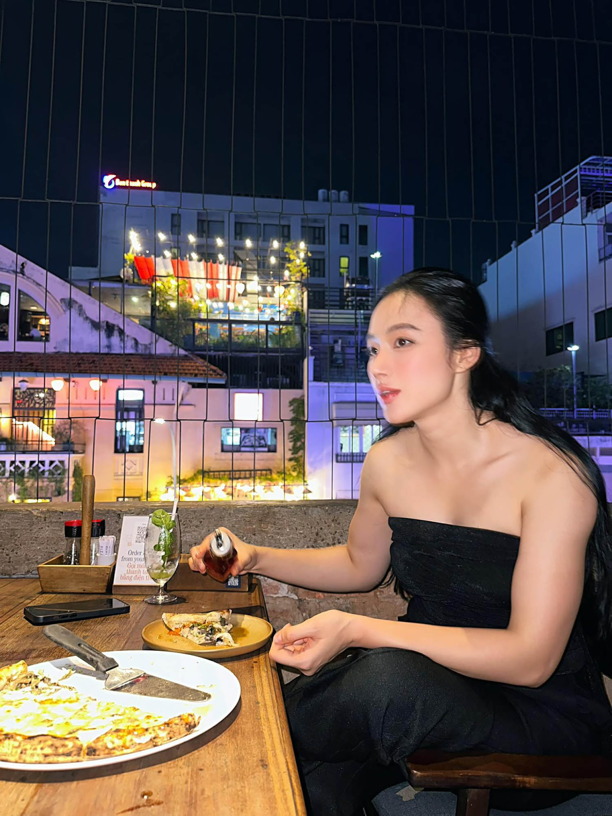 "Cho&aacute;ng v&aacute;ng" với sắc v&oacute;c hiện tại của Angela Phương Trinh   - Ảnh 1.