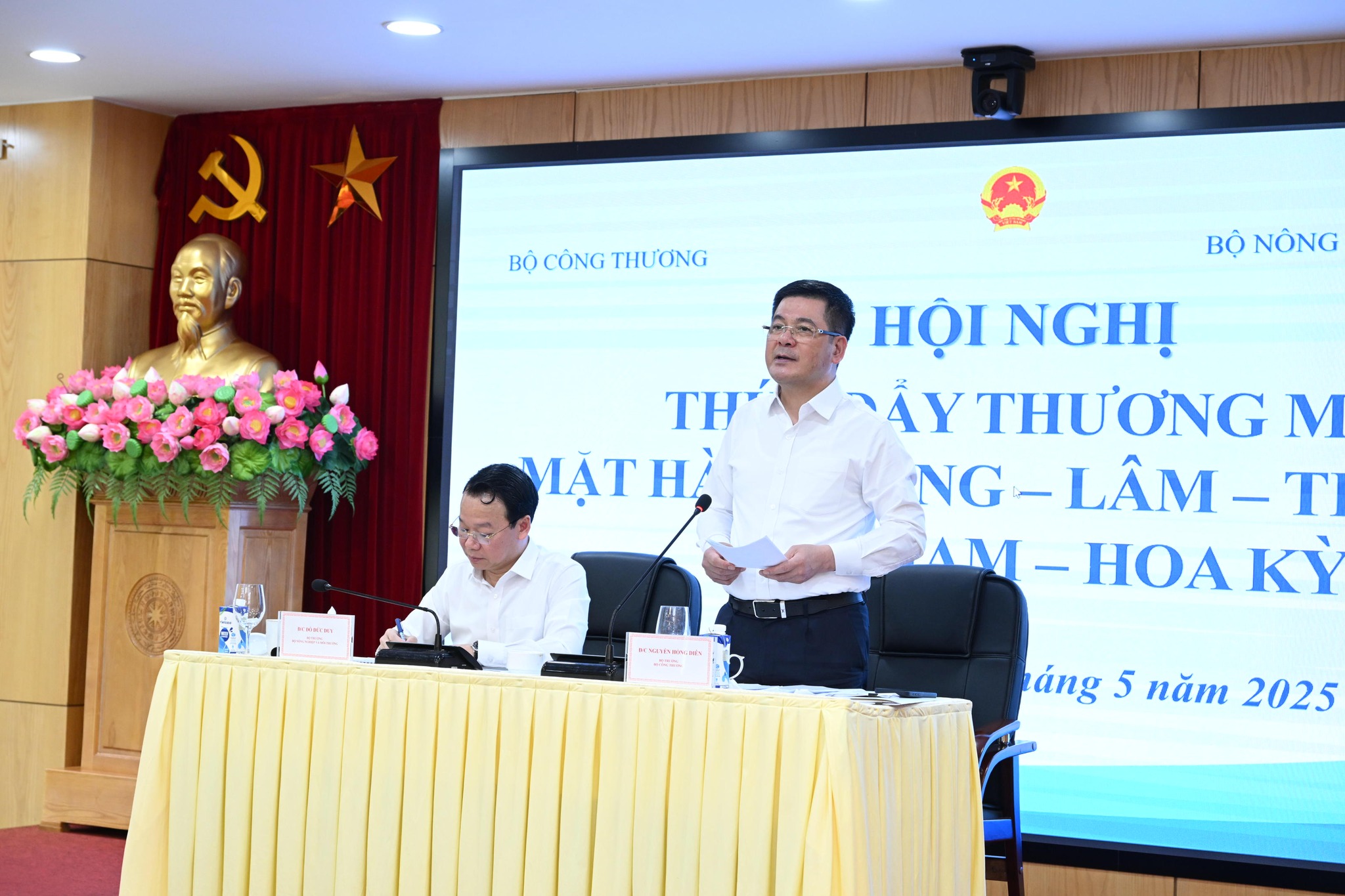 Bộ trưởng Công Thương: Khẩn trương gỡ rào cản, "mở cửa" cho nông, lâm, thủy sản của Mỹ- Ảnh 1.