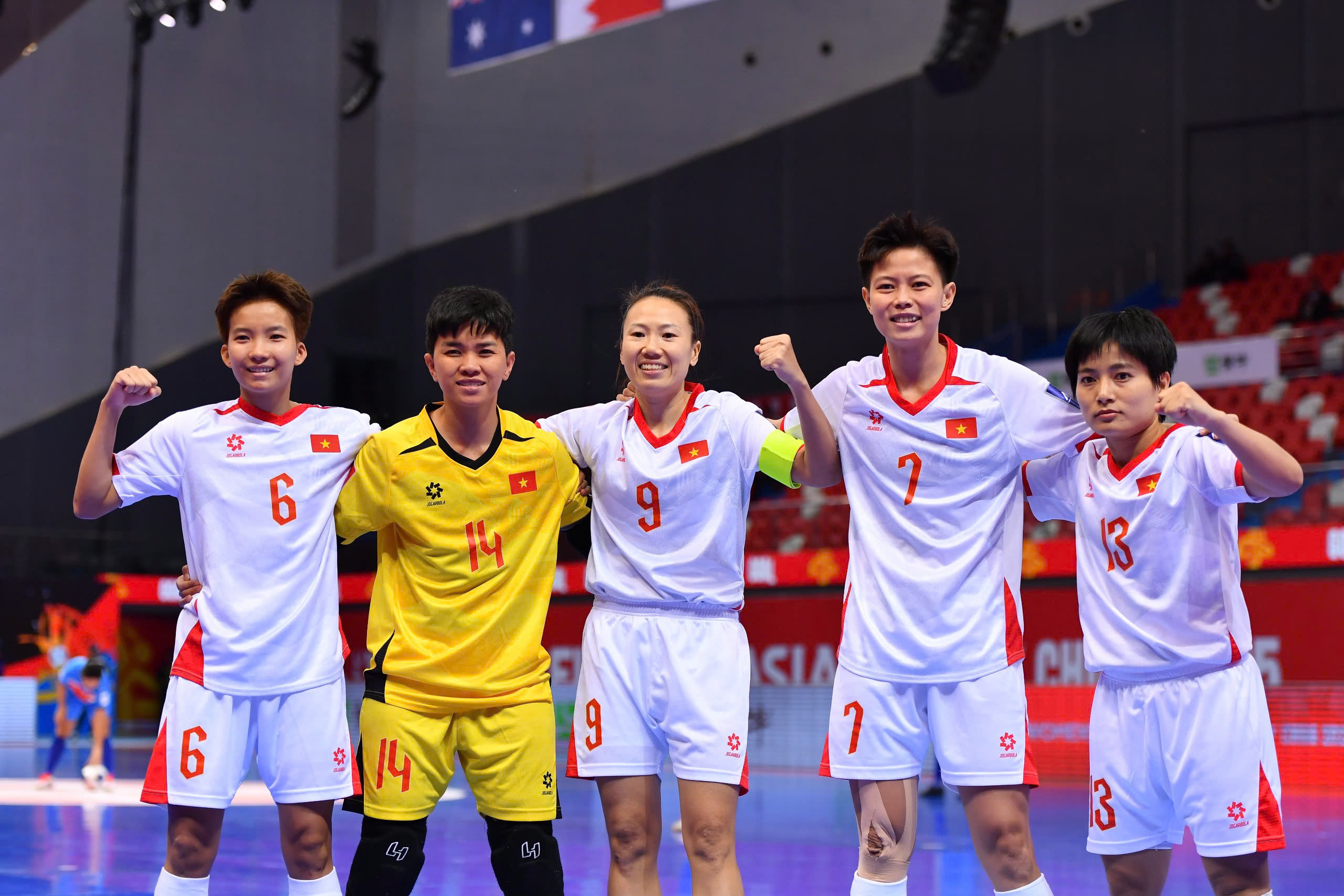 Futsal nữ Việt Nam tiến sát vé World Cup - Ảnh 1.