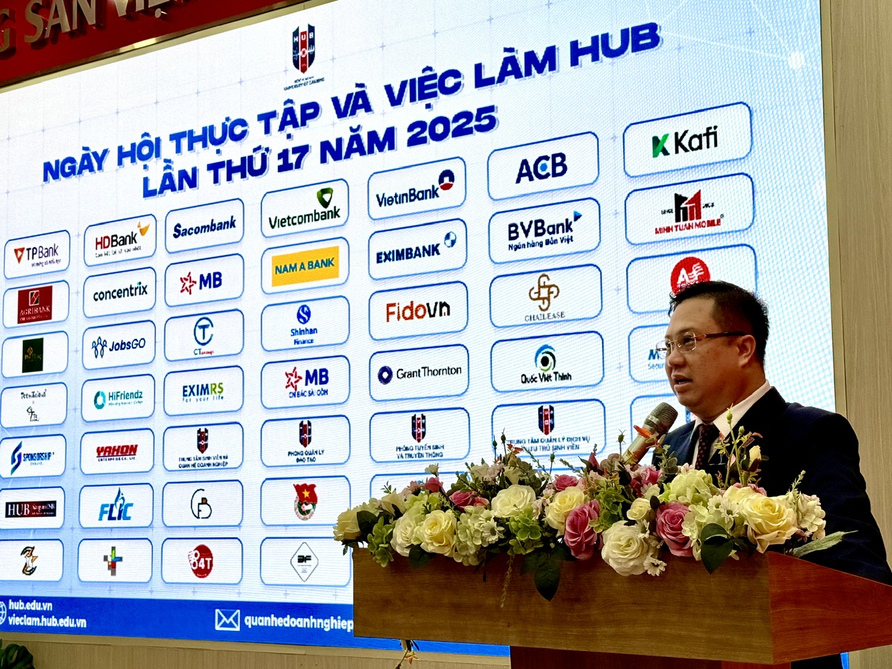 Hiệu trưởng ĐH Ng&acirc;n h&agrave;ng TP HCM n&oacute;i về nh&acirc;n lực trong kỷ nguy&ecirc;n AI - Ảnh 1.