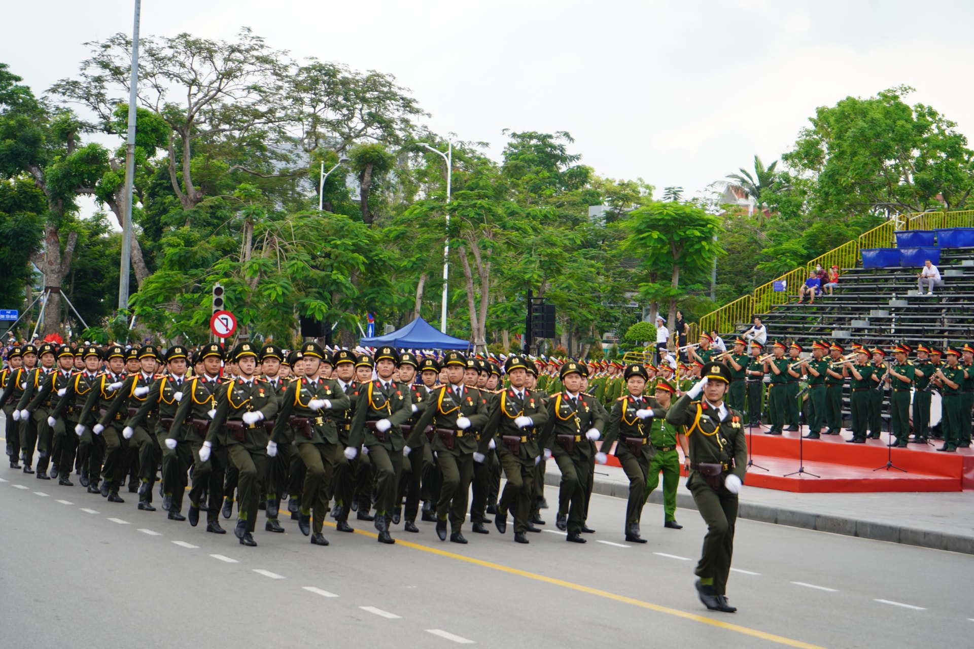 Hơn 3.000 người hợp luyện diễu h&agrave;nh kỷ niệm 70 năm giải ph&oacute;ng Hải Ph&ograve;ng - Th&agrave;nh phố Anh h&ugrave;ng- Ảnh 7.