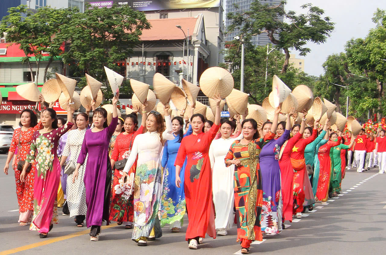 Hơn 3.000 người hợp luyện diễu h&agrave;nh kỷ niệm 70 năm giải ph&oacute;ng Hải Ph&ograve;ng - Th&agrave;nh phố Anh h&ugrave;ng- Ảnh 12.
