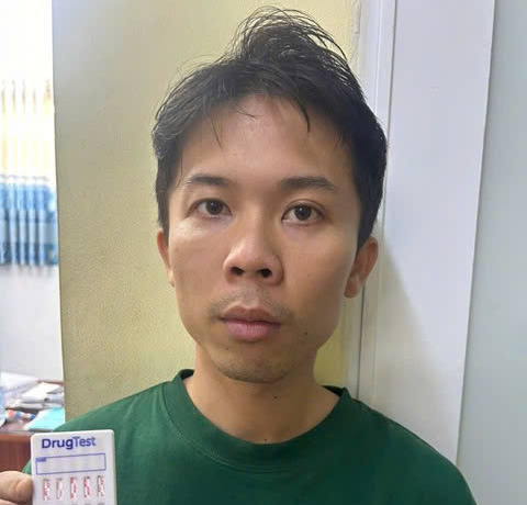 TP HCM: Bắt thanh ni&ecirc;n tự nhận c&oacute; thể "lo l&oacute;t" cho người đi cai nghiện - Ảnh 1.
