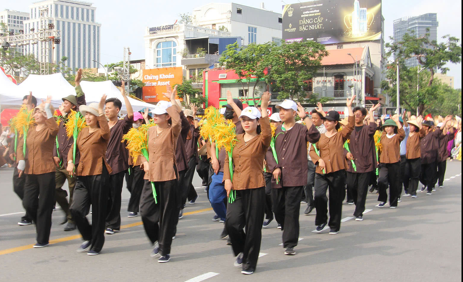 Hơn 3.000 người hợp luyện diễu h&agrave;nh kỷ niệm 70 năm giải ph&oacute;ng Hải Ph&ograve;ng - Th&agrave;nh phố Anh h&ugrave;ng- Ảnh 9.